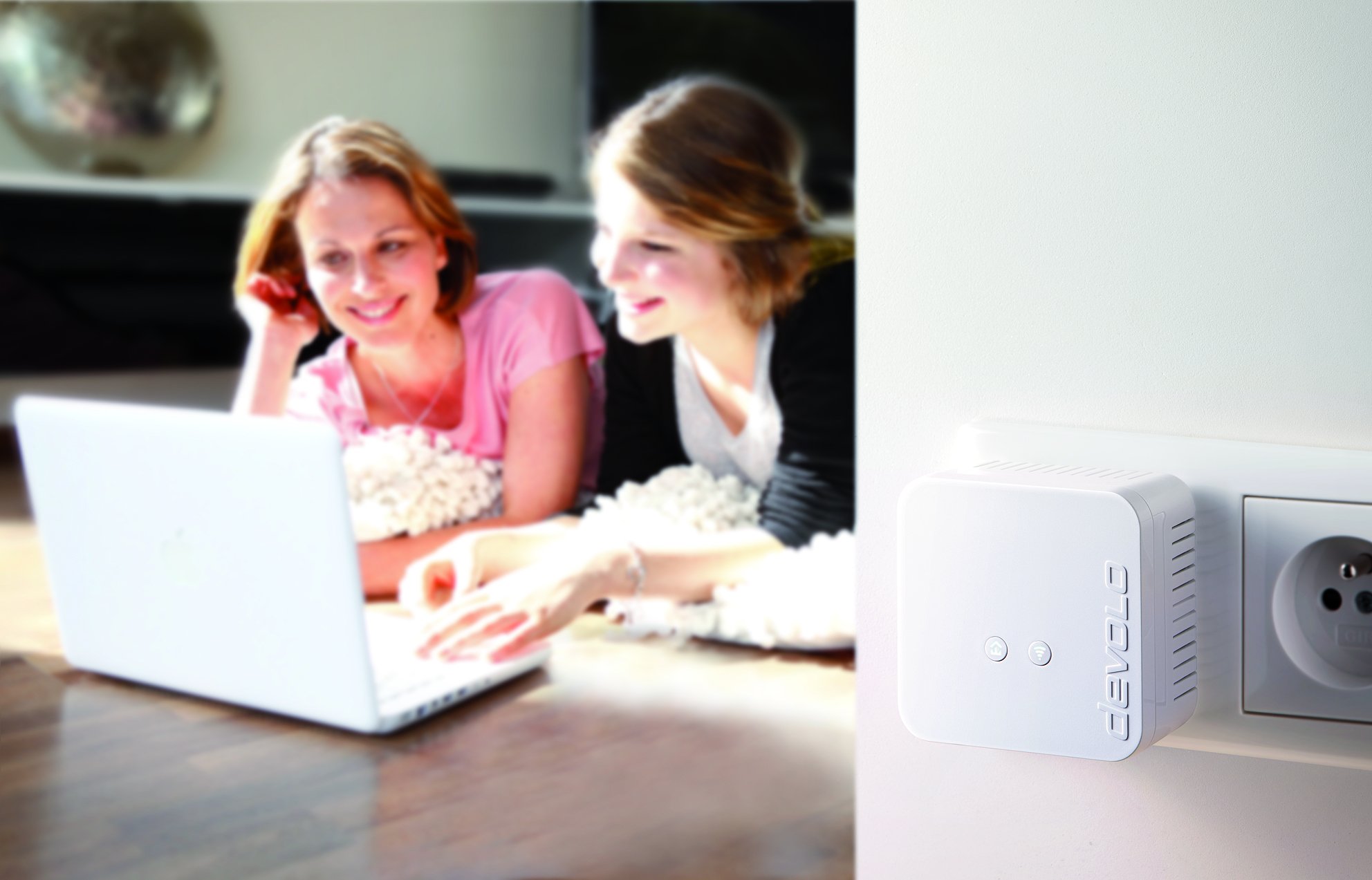 devolo dLAN 550 WiFi 4 (n) Network Kit : 2x Adaptateurs CPL WiFi, Prise Gigogne (500 Mbps, 2x Port Fast Ethernet), idéal télétravail, streaming, prise française
