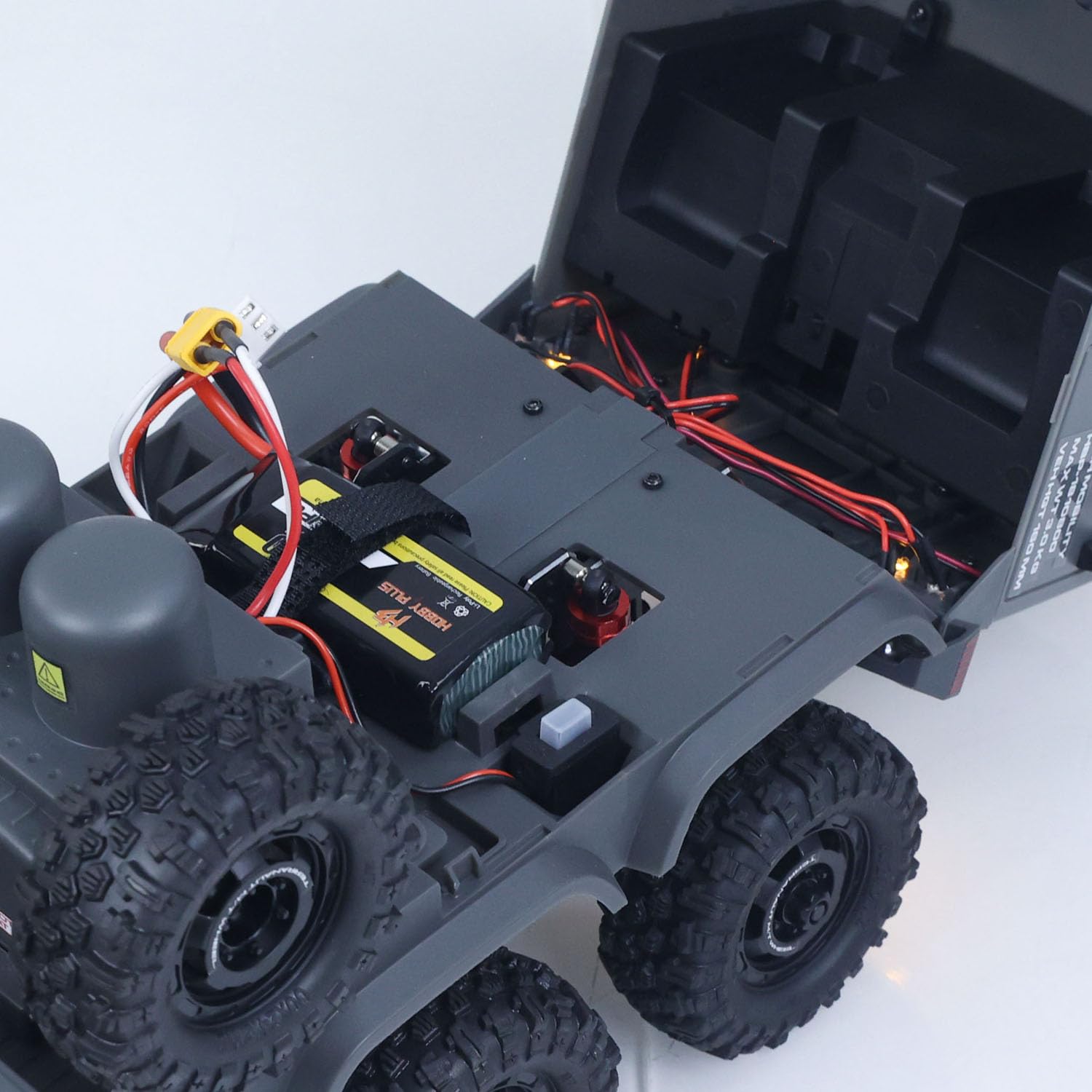 TOUCAN RC HOBBY Deutsches Lager RTR 1/18 Funks teuerung Militär-LKW 8 * 8 RC Off-Road-Fahrzeug 280 Bürsten Motor-5. Rad-Seilwinde Metall Haken Allrad-Lenkung