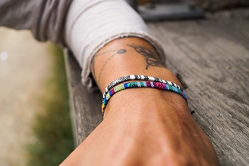 Vista 12 de Made by Nami Juego de 2 pulseras bohemias estilo surfista para mujeres y hombres, impermeables, ajustables, trenzadas, juego de 2 para estilo étnico