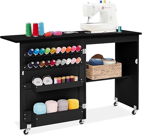 Best Choice Products Mesa de costura plegable multiusos para manualidades y escritorio lateral con diseño compacto, ruedas, estantes, bandejas de