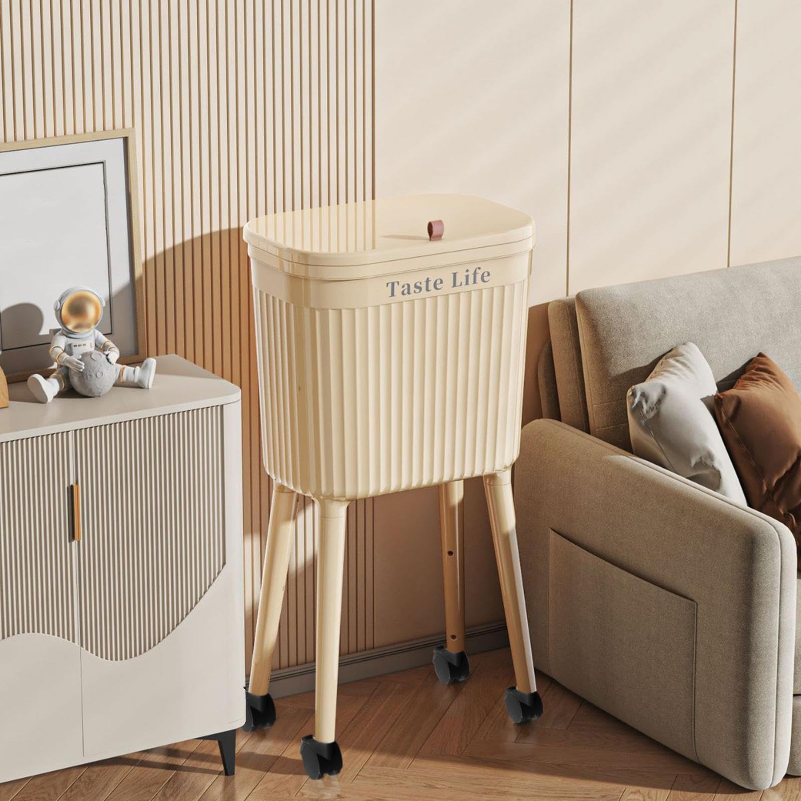 Pattumiera con Ruote Secchio Spazzatura con Coperchio Organizzatore Rifiuti Grande capacità Struttura Ergonomica in PP Adatto a Cucina Soggiorno Uffic, Giallo