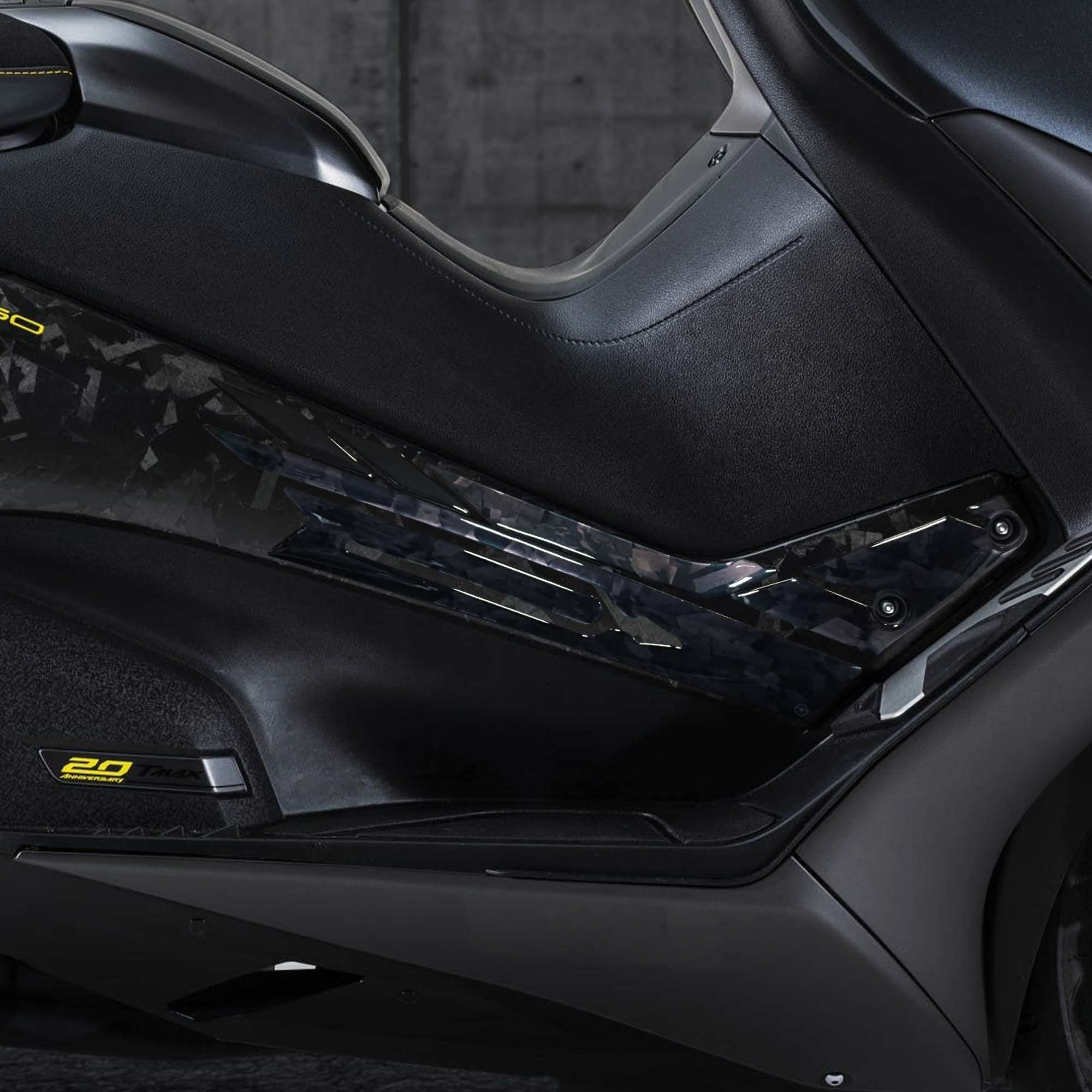 Labelbike Resin Gel Stickers 3D Boomerang Side Scooter Compatible with Yamaha Tmax 560 20Th Anniversary 2021