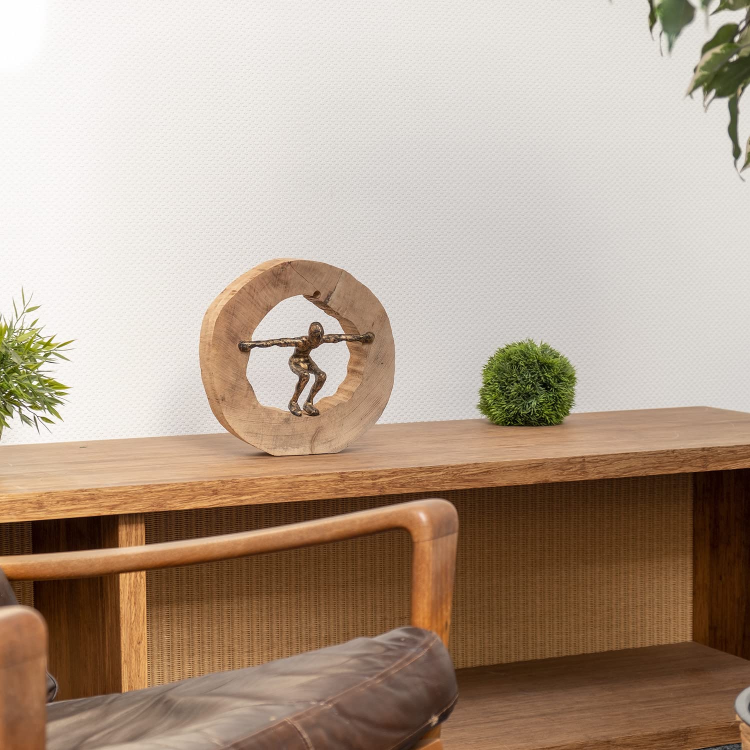 Moritz Skulptur Wage den Sprung 27 cm schwarz-Gold – Mangoholz Deko Figur | Handgefertigt aus Massivholz und Aluminium, Unikat mit feiner Maserung, Symbol für Mut und Balance, ideal für Büro und Regal