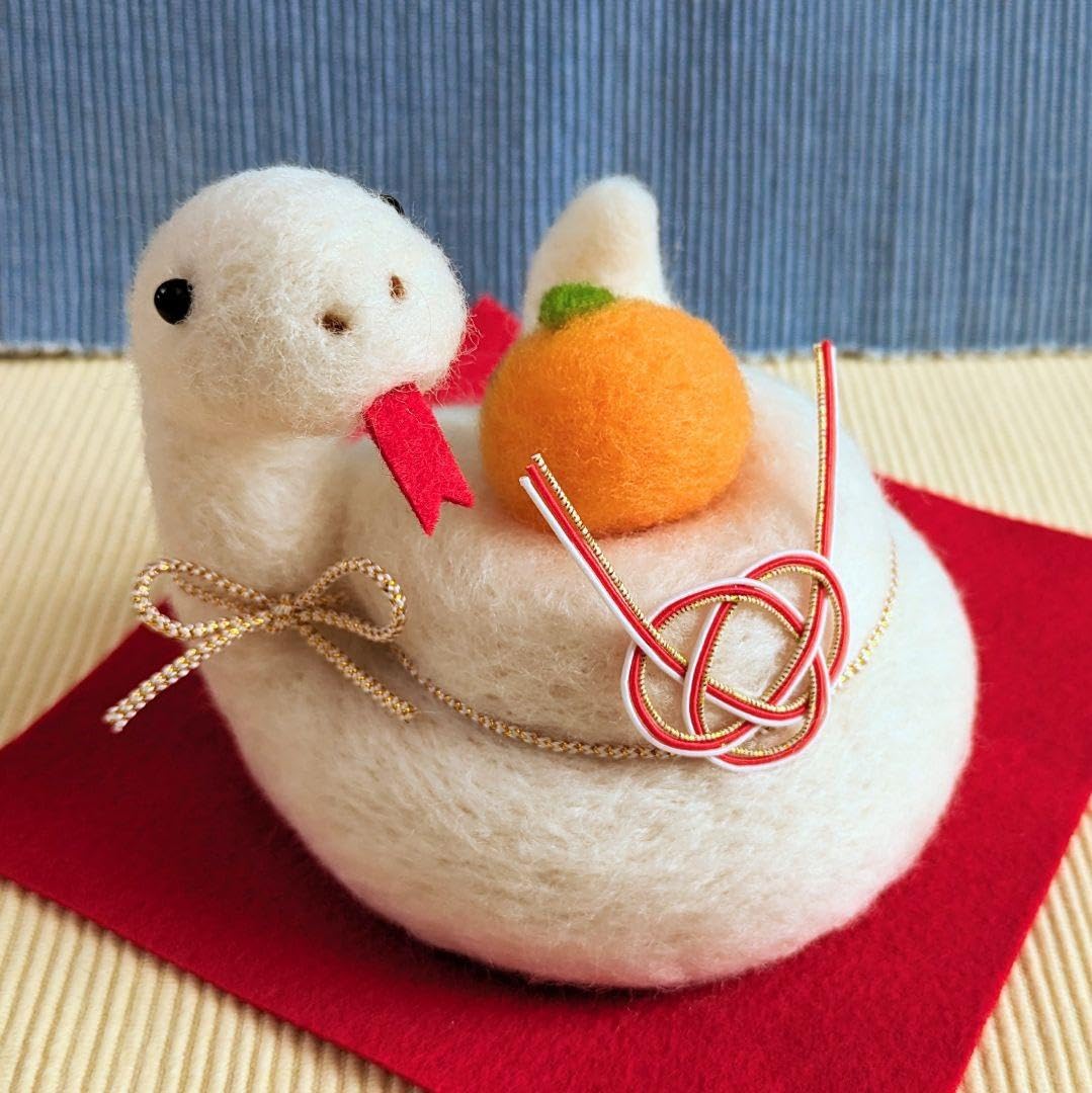 Amazon | 羊毛フェルト 作品 白蛇の鏡餅とみかん(?) | 羊毛フェルト 通販