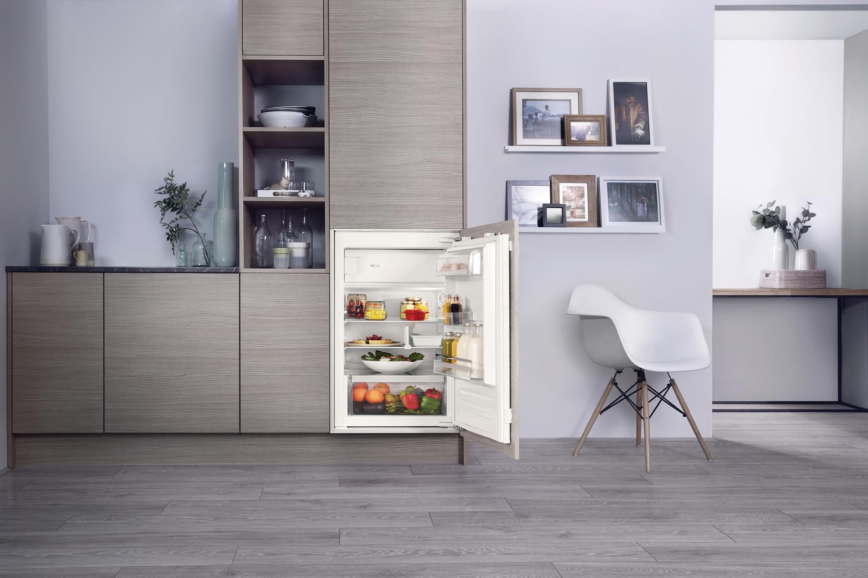 Bauknecht KSI 10GF3 Einbau-Kühlschrank mit Gefrierfach/Energieeffizienzklasse: D/Nische 102/ Elektronische Steuerung-LED Display/LED-Beleuchtung/Innenraumkonzept-Edelstahl-Elementen