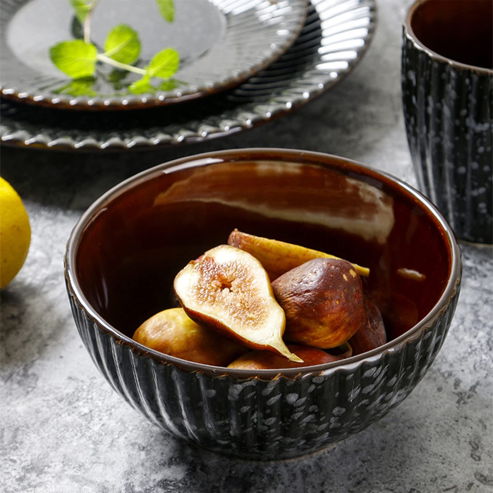 16-częściowy porcelanowy zestaw naczyń dla 4 osób, zestaw naczyń z talerzami obiadowymi, talerzami deserowymi, salaterkami i kubkami, nadaje się do kuchenki mikrofalowej i zmywarki