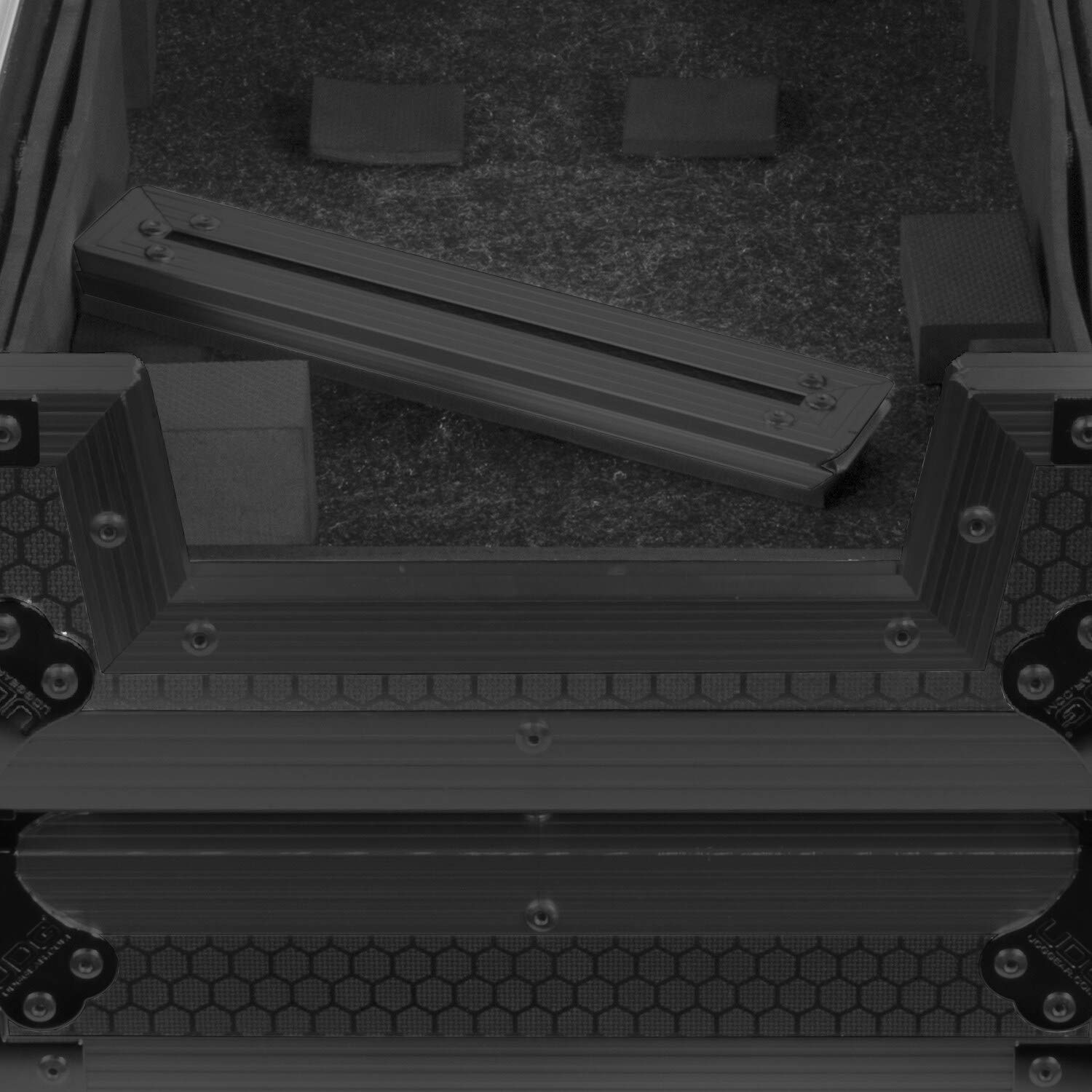 ULTIMATE FLIGHTCASES. UDG Flight case para equipo dj U91066BL - FC MULTI FORMAT CDJ/MIXER II BLACK PLUS (T&W).
