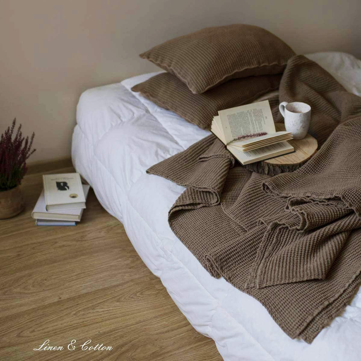 Linen & Cotton Plaid Decke Sommer Tagesdecke Waffelpique Enzo - 48% Leinen, 52% Baumwolle, Taupe (210 x 250 cm) Blanket Überwurf Bett Doppelbett Überwurfdecke Bettüberwurf Bettbezug Bettwäsche