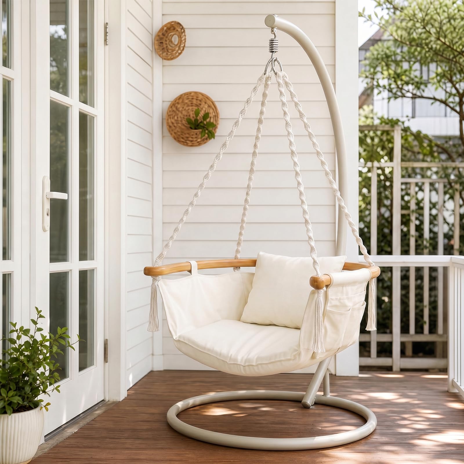 Sekey Hängesessel mit Flexibler Seitentasche & Kissen - Boho Hängestuhl bis 120 kg - Gebogener Bambusstab & Spiralseile - Hängeschaukel für Balkon, Garten & Indoor, Beige