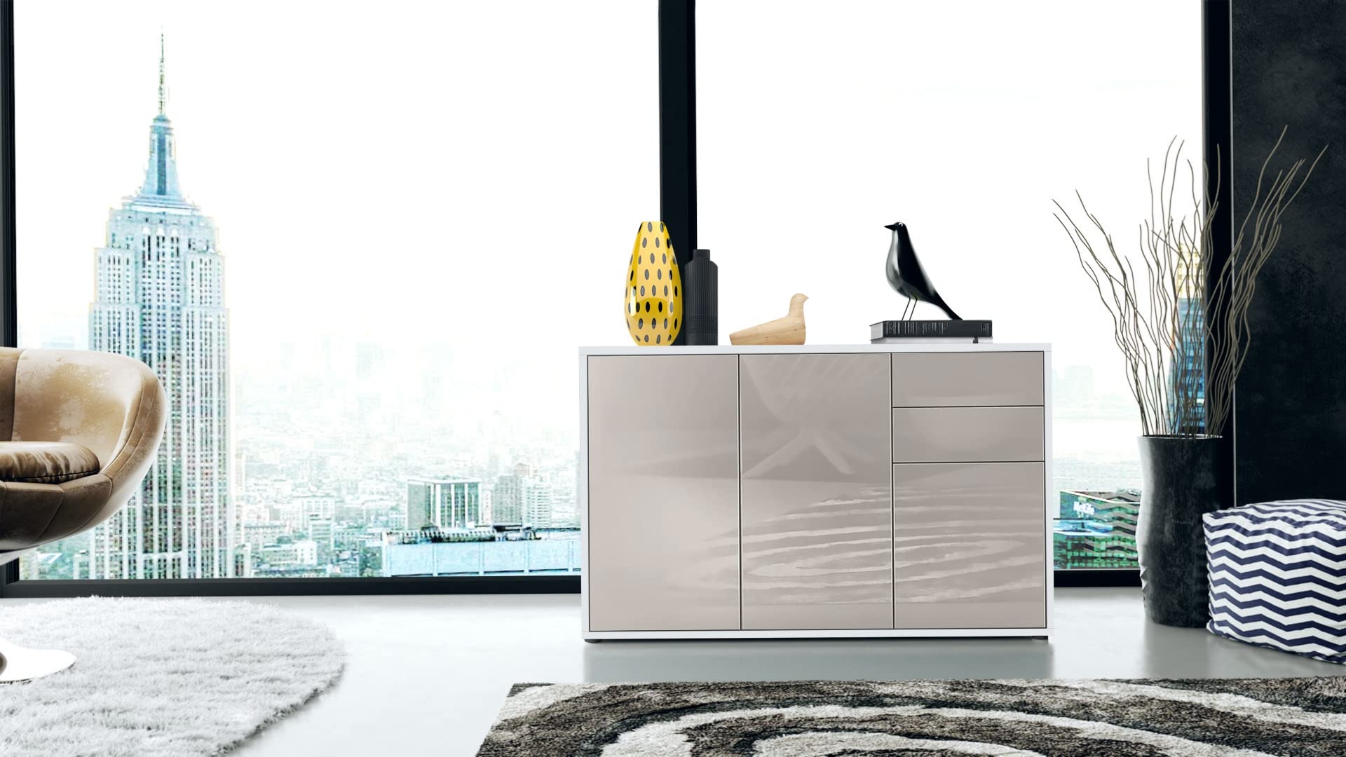 Vladon Sideboard Ben V3, Kommode mit 3 Türen und 2 Schubladen, Weiß matt/Sandgrau Hochglanz (117 x 74 x 36 cm)
