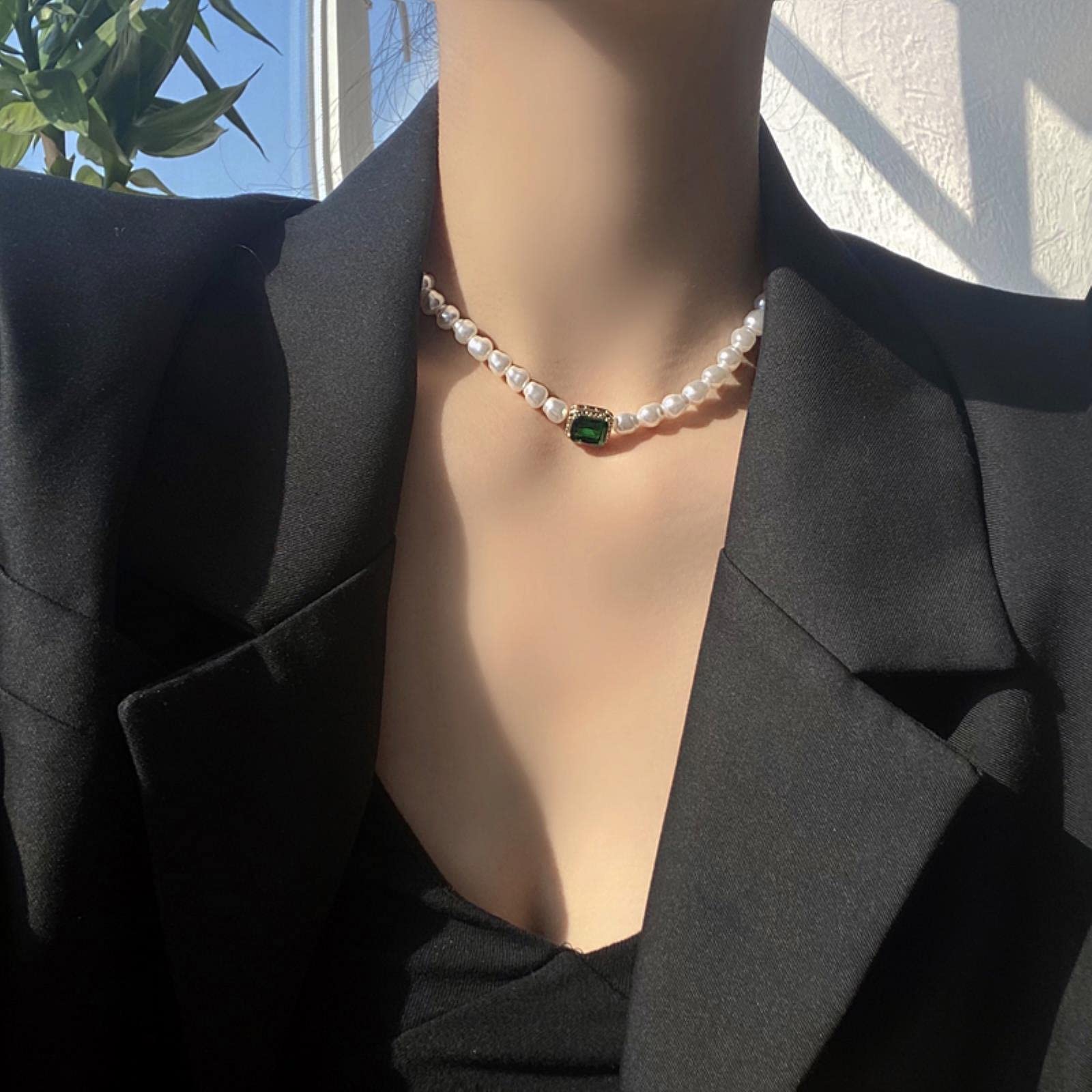 Collar corto de clavícula con perlas de imitación barrocas de cristal verde cuadrado geométrico retro de moda for mujer, joyería de novia ，Collares