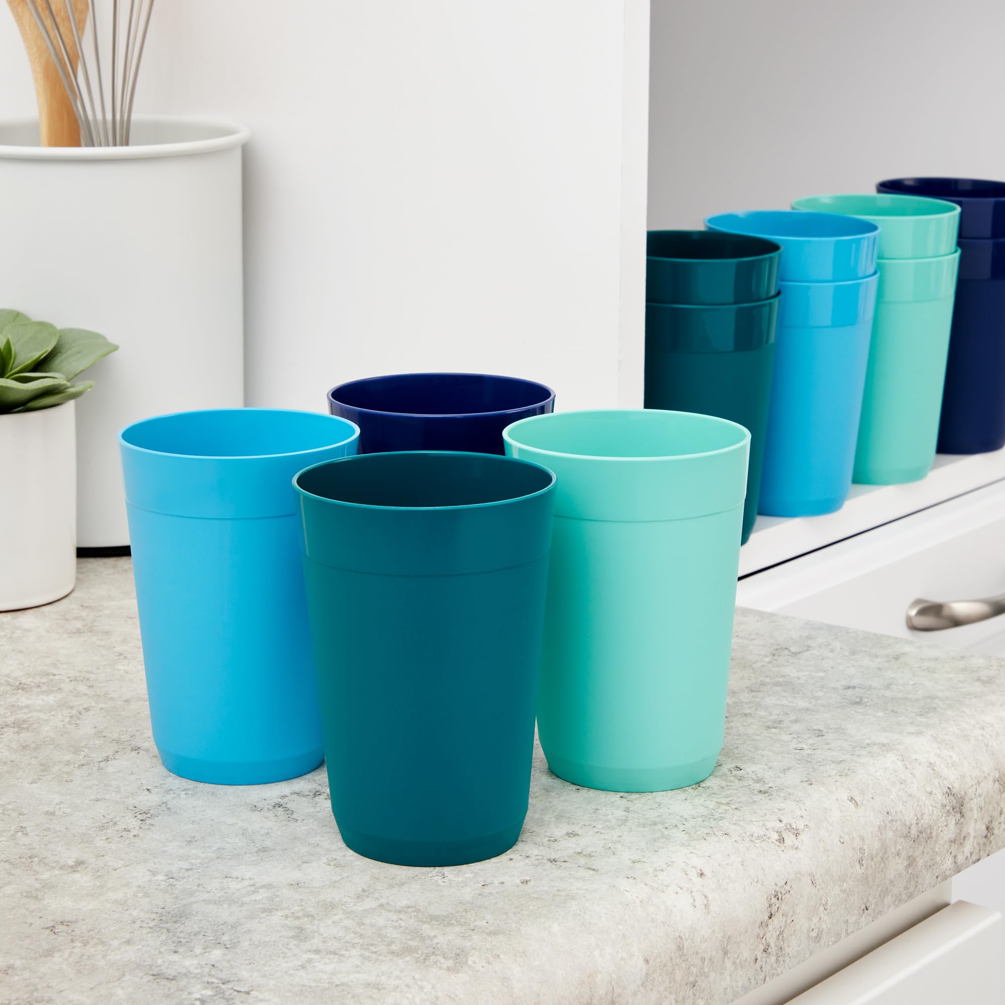 US Acrylic Newport - Vasos apilables de plástico irrompible de 10 onzas en colores costeros, juego de 12 vasos para beber, reutilizables, sin BPA, fabricados en los Estados Unidos, aptos para
