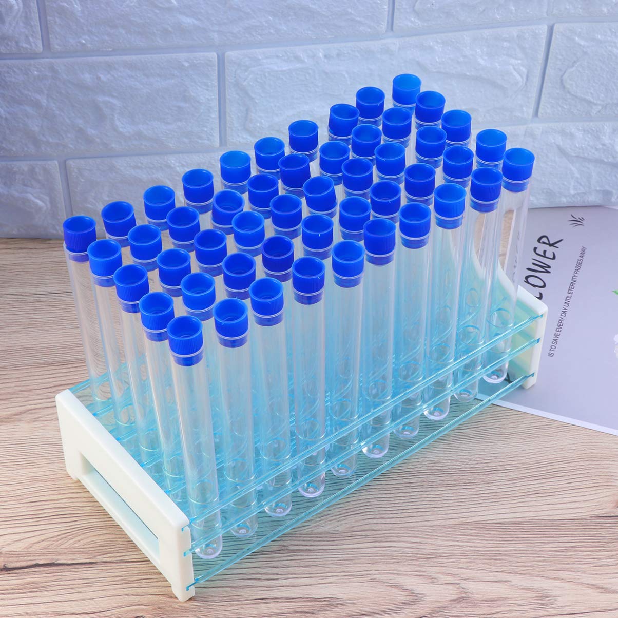 Tubo de Ensayo de Plástico Duro 50 Piezas con Soporte Azul | Cierre Sellado, Apto para Experimento Científico y Uso Doméstico, Adecuado para Guardar Polvo