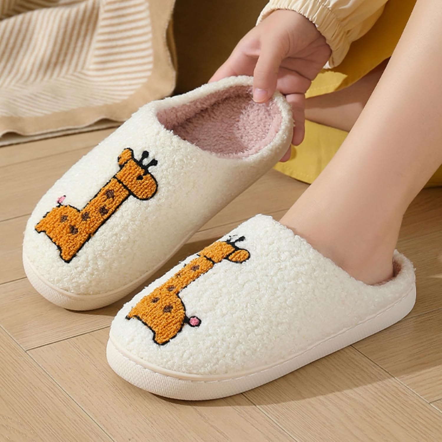 Embroidered Womens Mens Slippers Puffy Soft Comfortable Non Slip Slides Winter Indoor Flat Warm House Slippers