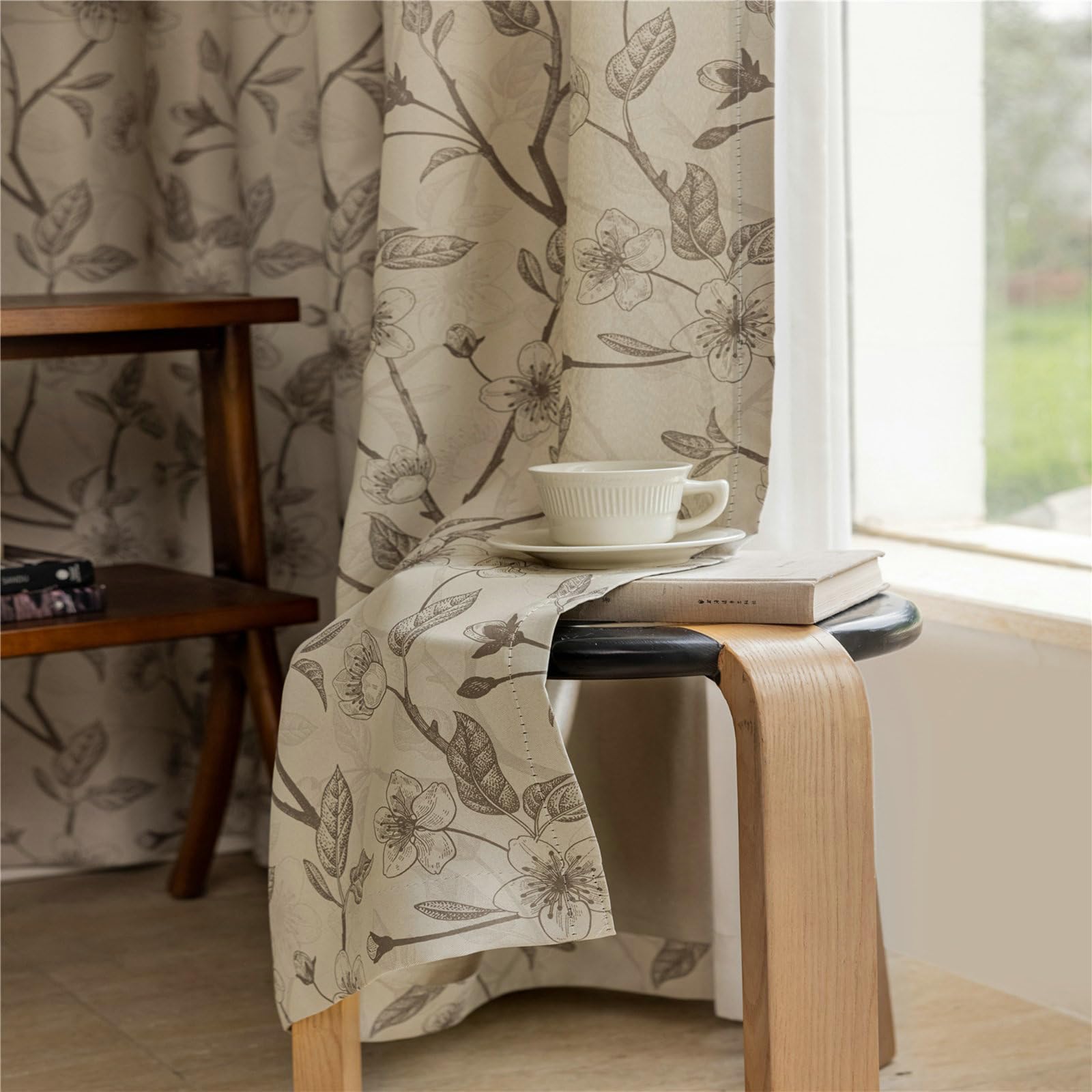Rideaux Opaques 2 Pièces, Rideau Occultant Thermique Isolant Polyester à Crochets Motif de Fleurs et Feuilles Rideaux de Fenêtre pour Chambre Salon Intérieurs Café, 102L x 183H cm