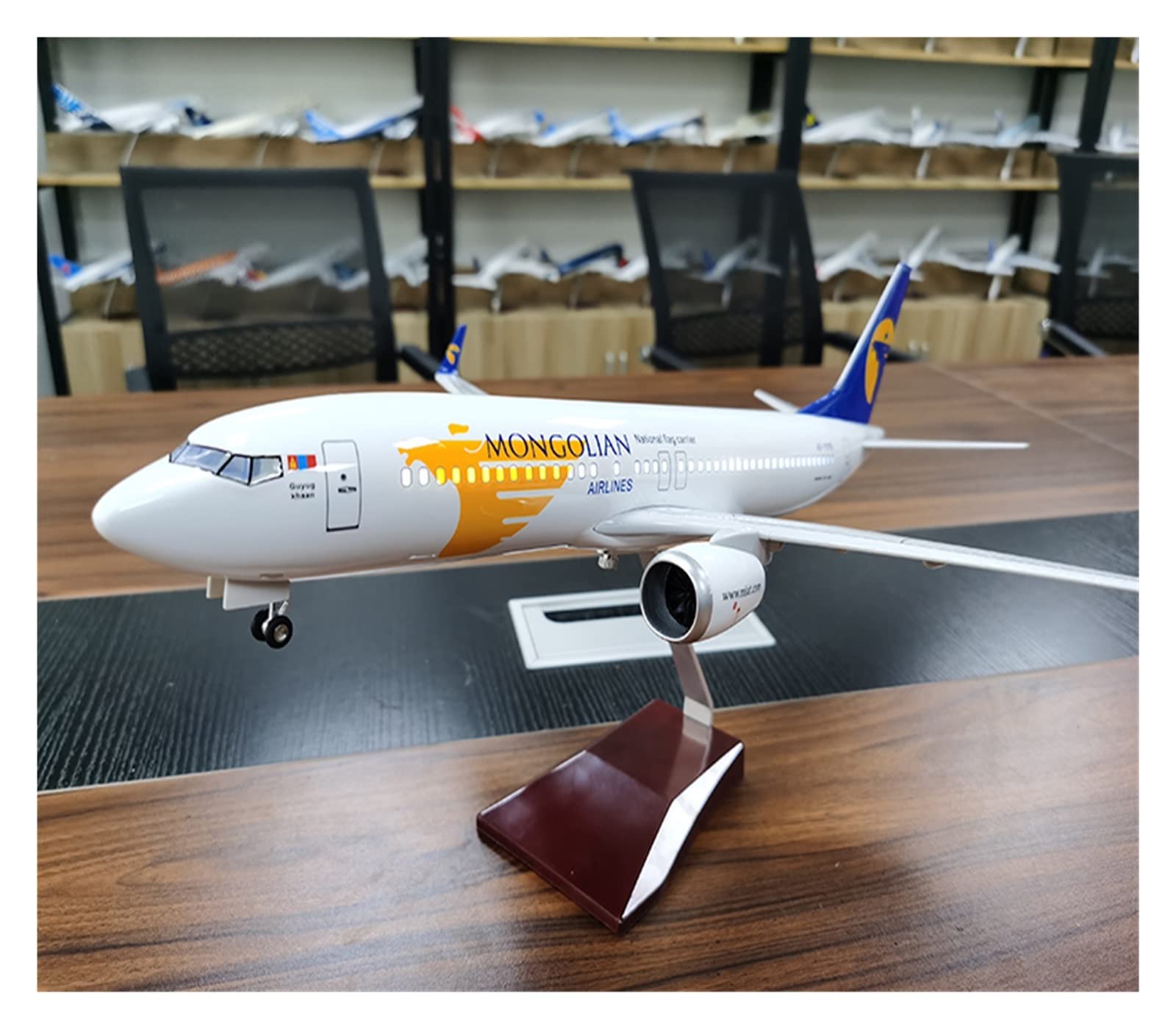 47CM pasuje do B737-800 lotnictwo lotnicze W światła i koła podwozie żywiczny model samolotu zabawka kolekcjonerski zestaw do gry Hobby