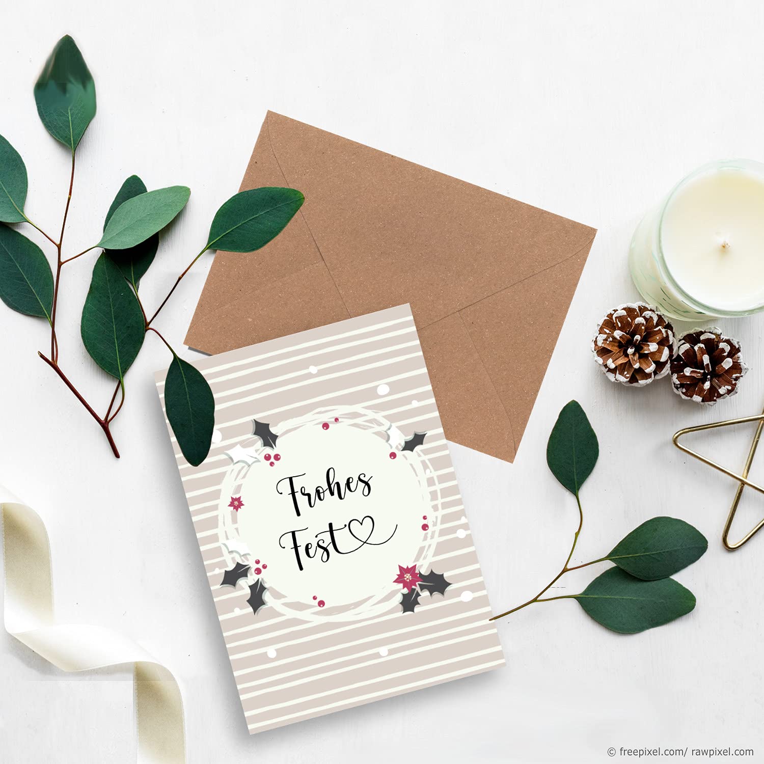 NEUSER PAPIER Juego de 200 tarjetas navideñas sostenibles DIN A6 en rosa viejo con acebo y texto - Tarjetas plegables con sobres DIN C6 en papel kraft rosa - Felicitaciones navideñas