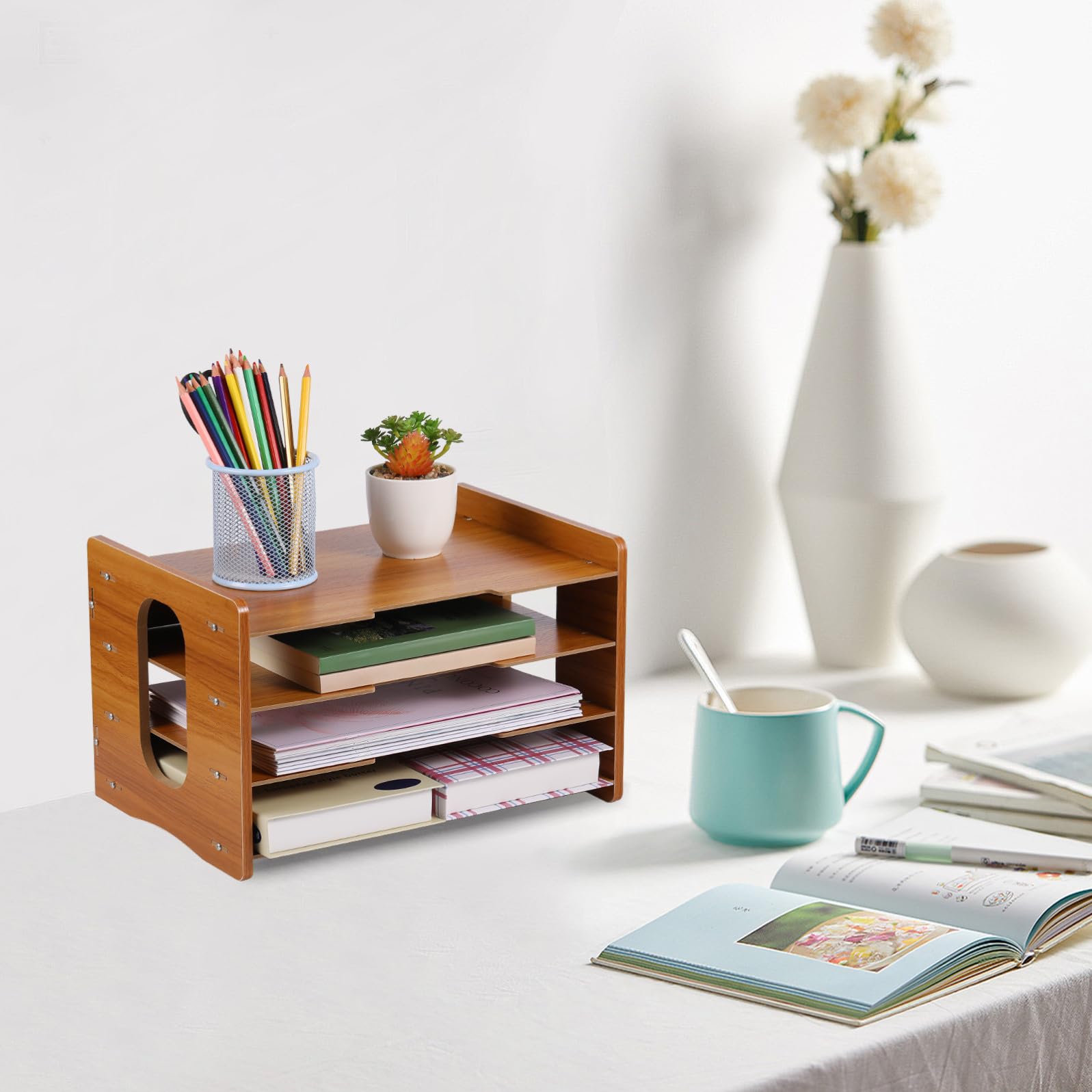 LALAFINA Organizzatore da Scrivania Multifunzionale in Legno a 4 Livelli e Salvaspazio Portadocumenti Verticale Struttura a Cornice, Design Moderno per Ufficio e Casa