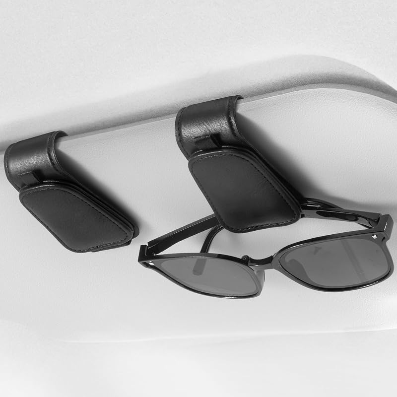 Kit com 2 porta-óculos magnéticos para para-sol automotivo Coyuger em couro sintético preto, modelo CY05