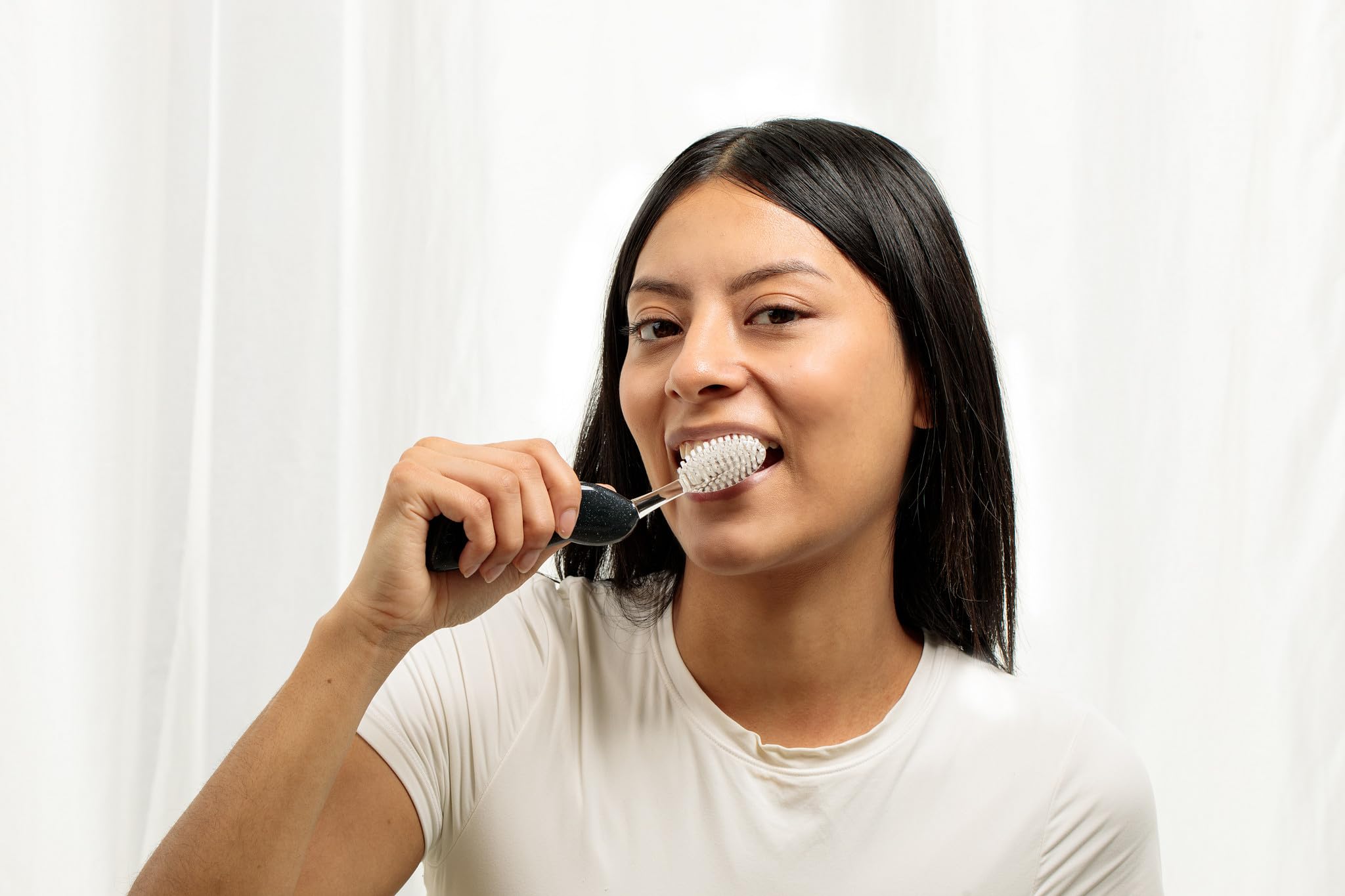 RADIUS - Original Left Hand Toothbrush, Soft Bristles, Designed to Improve Gum Health and Reduce the Risk of Gum Disease, Made with Sustainable Materials (Colors May Vary) thumbnail 3