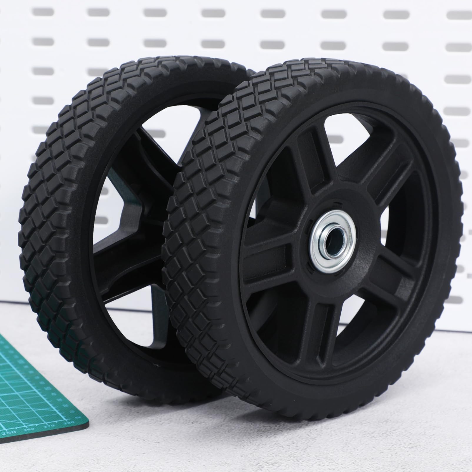 UPKOCH 2 ruedas de plástico para cortacésped de repuesto, ruedas de PVC resistentes con tornillos para cortacéspedes estándar, estabilidad mejorada para cortar eficientemente varios terrenos