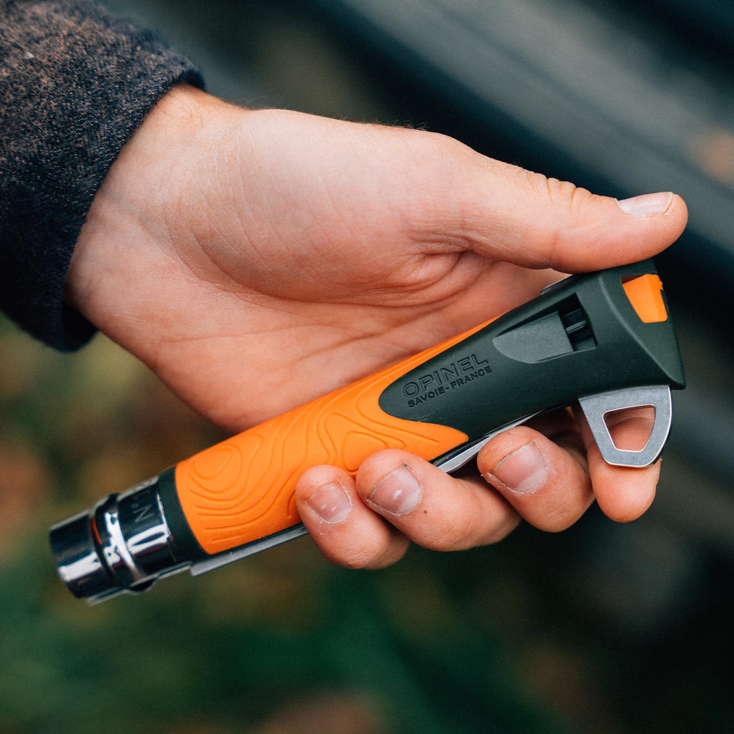 Opinel - N°12 Cuchillo Quitatizas Explore Naranja - Hoja de 10 cm de Acero Inoxidable, Mango de Polímero y Fibra de Vidrio, Silbato de 110dB, Alcance de 300m - Fabricación Francesa
