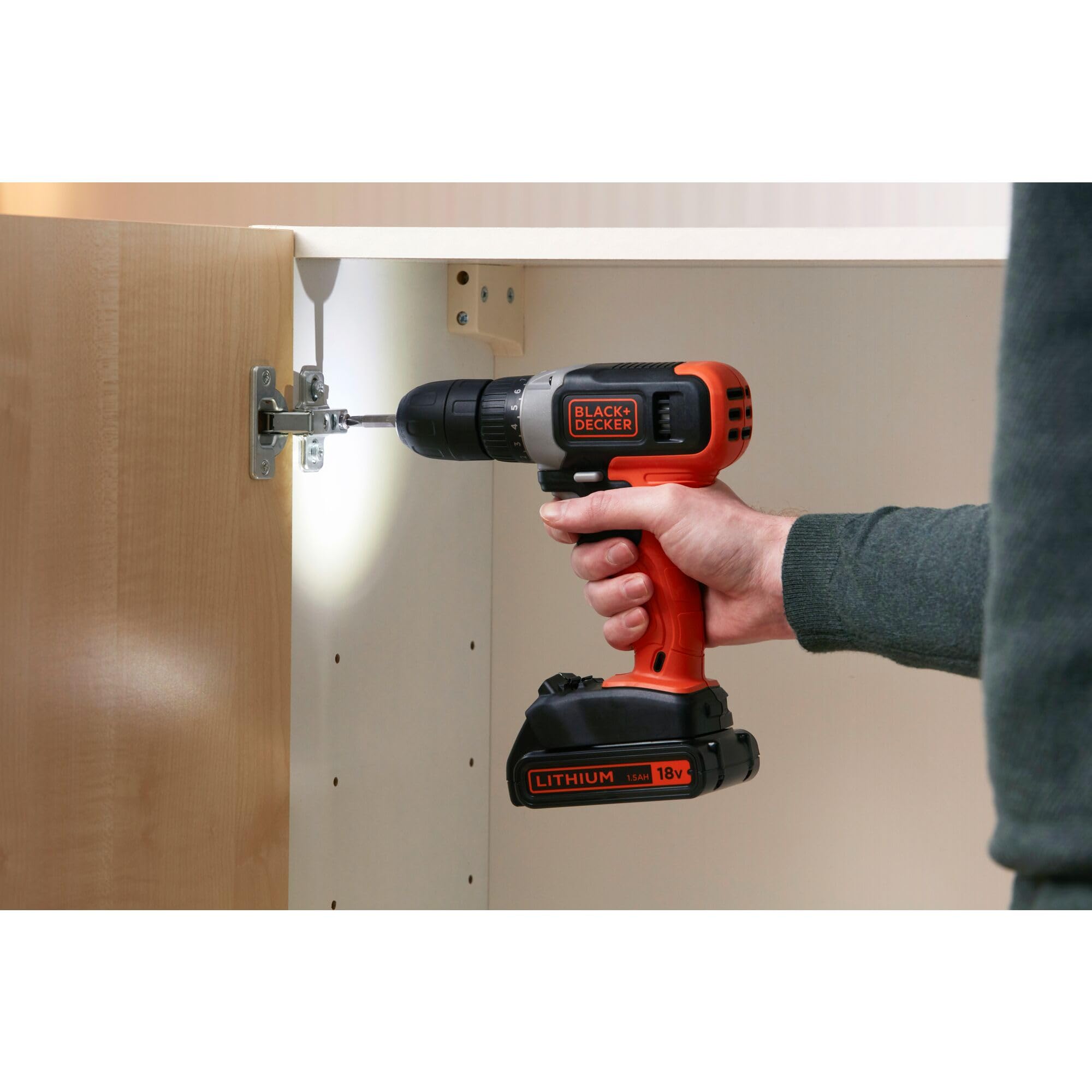BLACK+DECKER BCD001C1-QW wiertarko-wkrętarka 18 V, akumulator litowy 1,5 Ah, ładowarka, sprzęgło 10 pozycji, zmienna prędkość, uchwyt 10 mm, do majsterkowania w domu