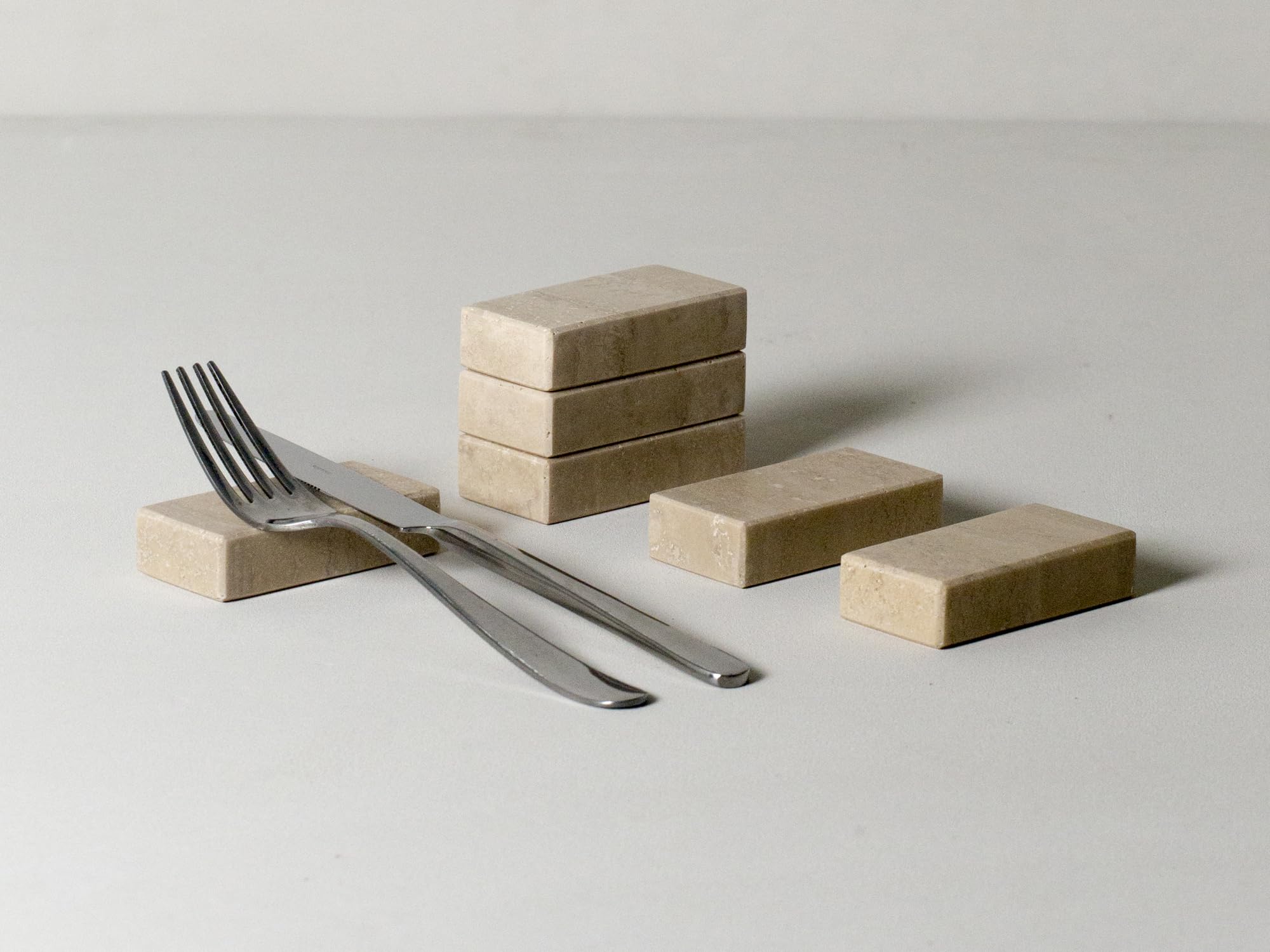 Reposapiés de mármol natural (6 unidades) para palillos de mesa, soporte elegante y sostenible para palillos o cubiertos, complemento para la Mise en Place (Travertino Paglierino)