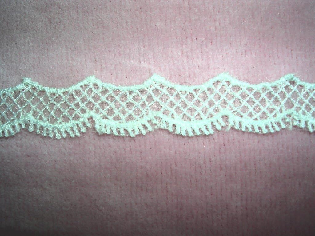 5 Yards Dainty Scalloped Venice Lace Trim in White