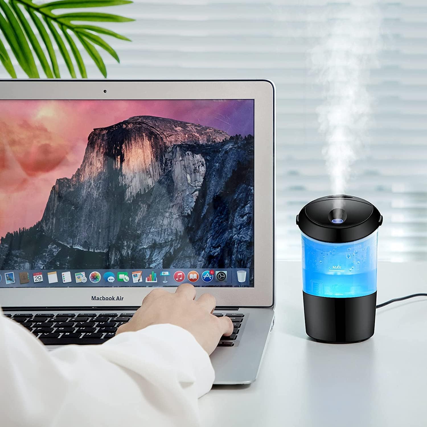 One Fire Car Diffuser for Essential Oils, Portable Humidifiers for Travel, 7 Color Car Essential Oil Diffuser for Car, Mini Diffuser Car Oil Diffusers, USB Humidifier Car Diffusers for Essential Oils
