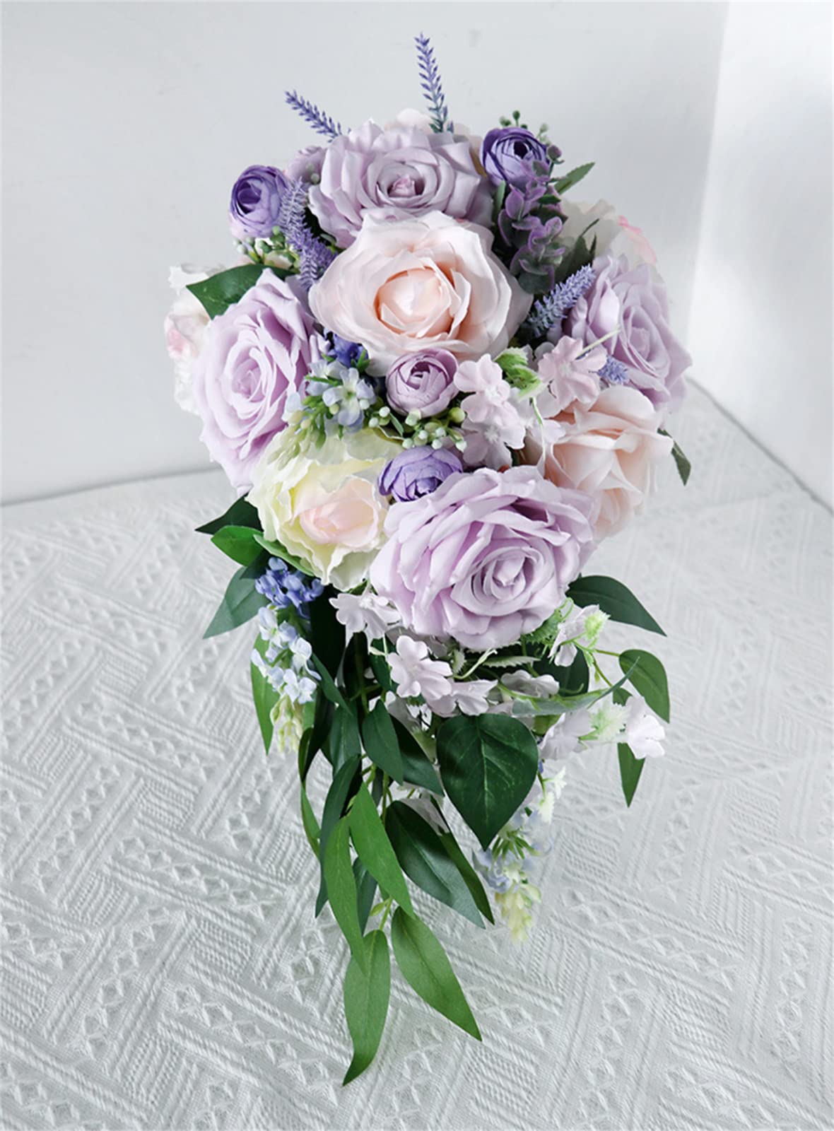 Braut Hält Blumen, Künstliche Blumen, Wohndeko, Künstliche Lila Rose, Romantischer Hochzeitsstrauß, Handgemachte Hochzeitsblumen Für Die Braut, Brautstrauß Mit Wasserfall-Motiv Für Die Hochzeit