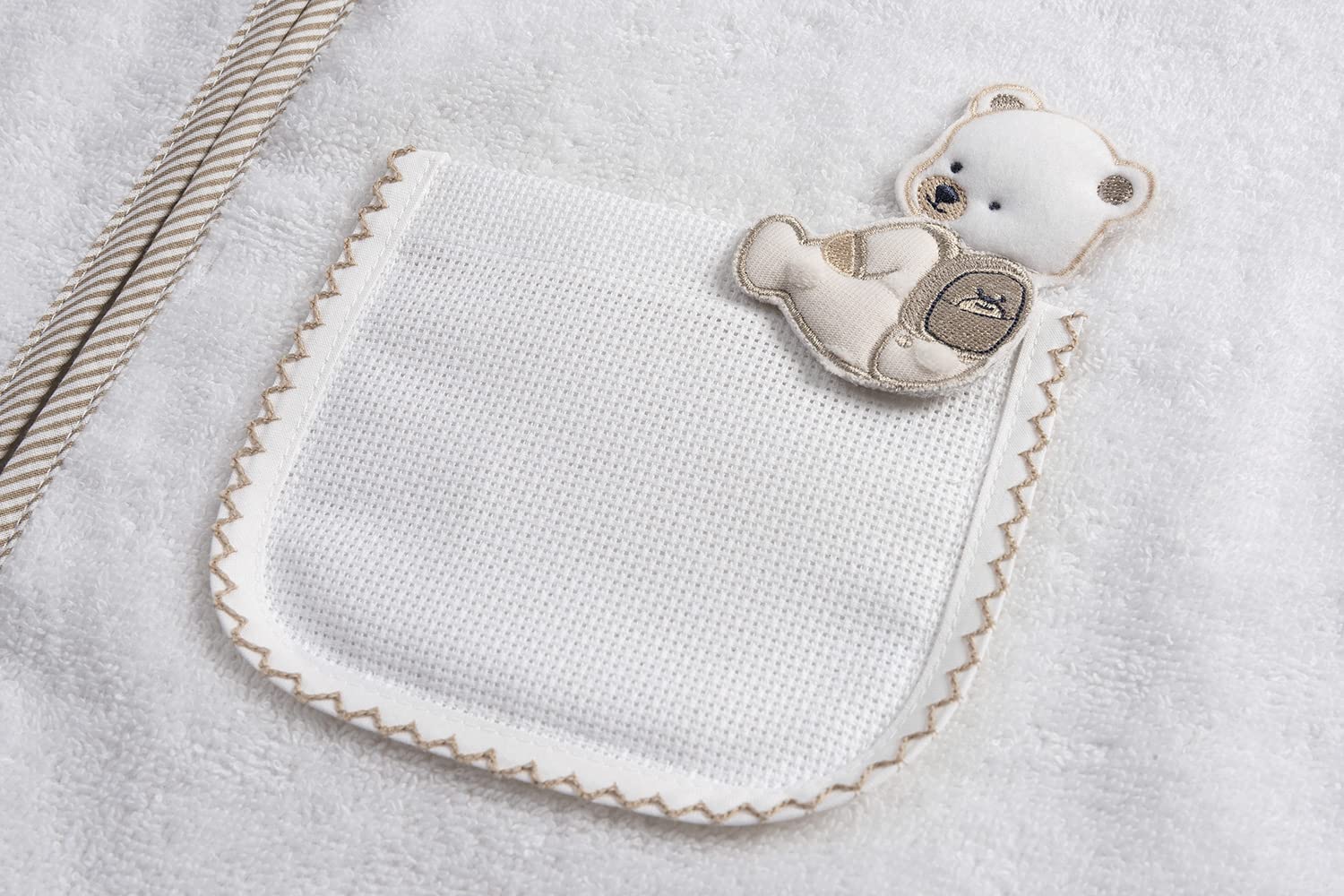 Filet - Poncho de baño para bebés y niños de hasta 2 años, albornoz con capucha de esponja de algodón, bolsillo de lona Aida para bordar, fabricado en Italia, talla única, blanco y taupe
