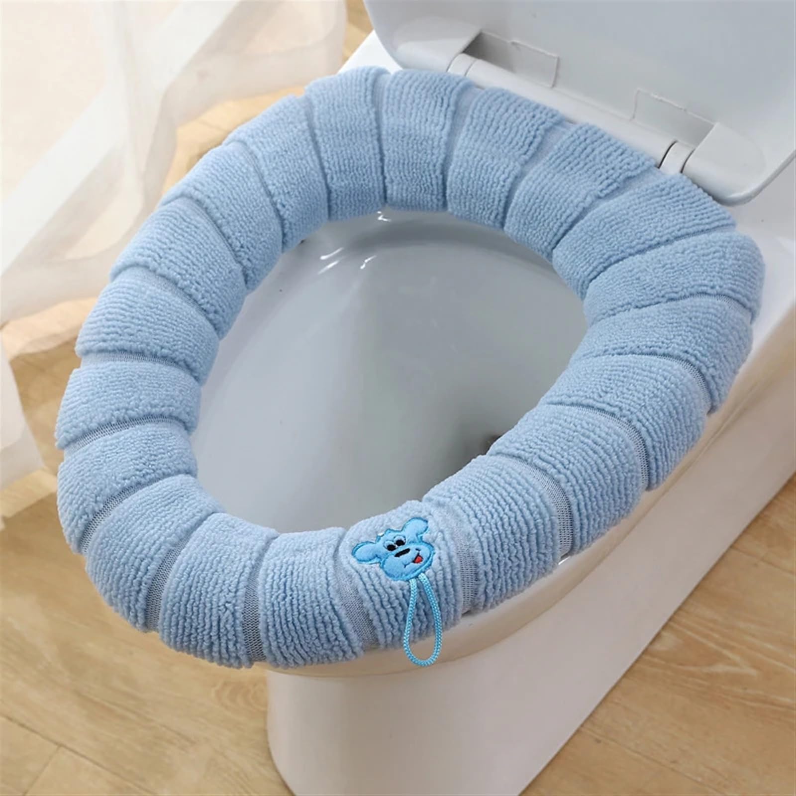 Abattant WC glacé ? Découvrez la housse de toilette chauffante bleue