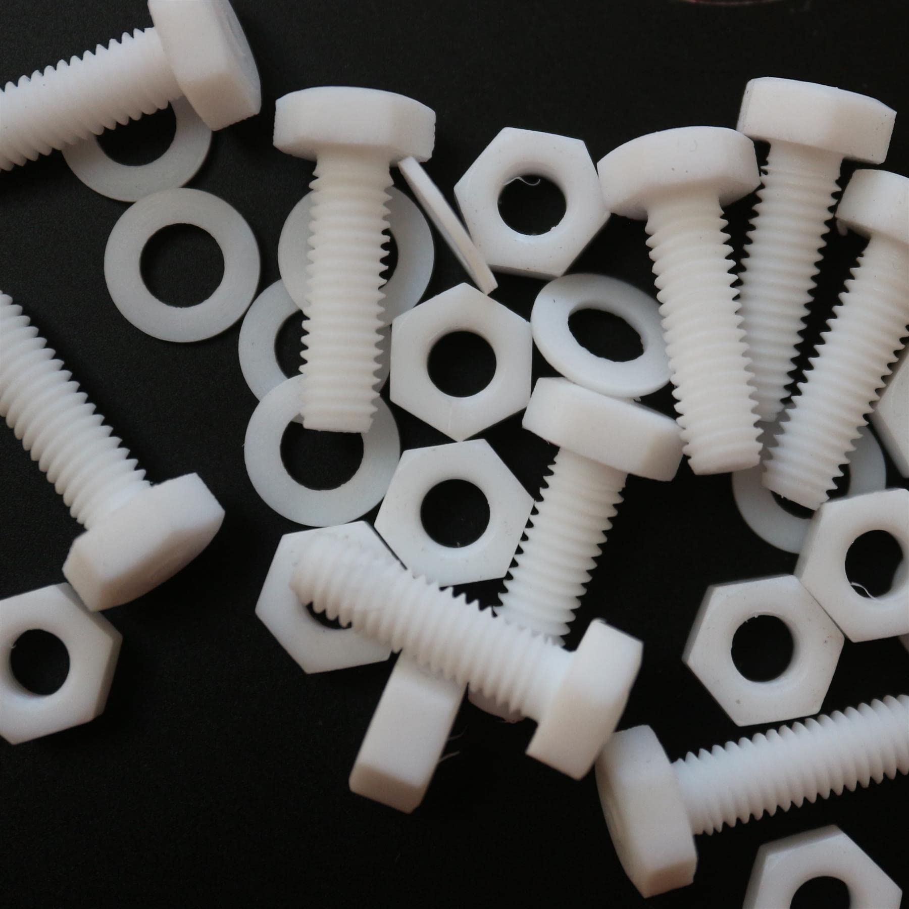 10x naturfarbene PTFE-Sechskantschrauben M6 x 20mm, Muttern & Scheiben