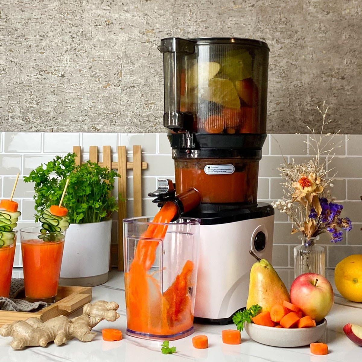 Kuvings AUTO10S Entsafter – Pflegeleichter Slow Juicer mit 3L Fassungsvermögen und 200W Motor ideal für Obst, Gemüse und Smoothies. (Matt Black) KHS-2571