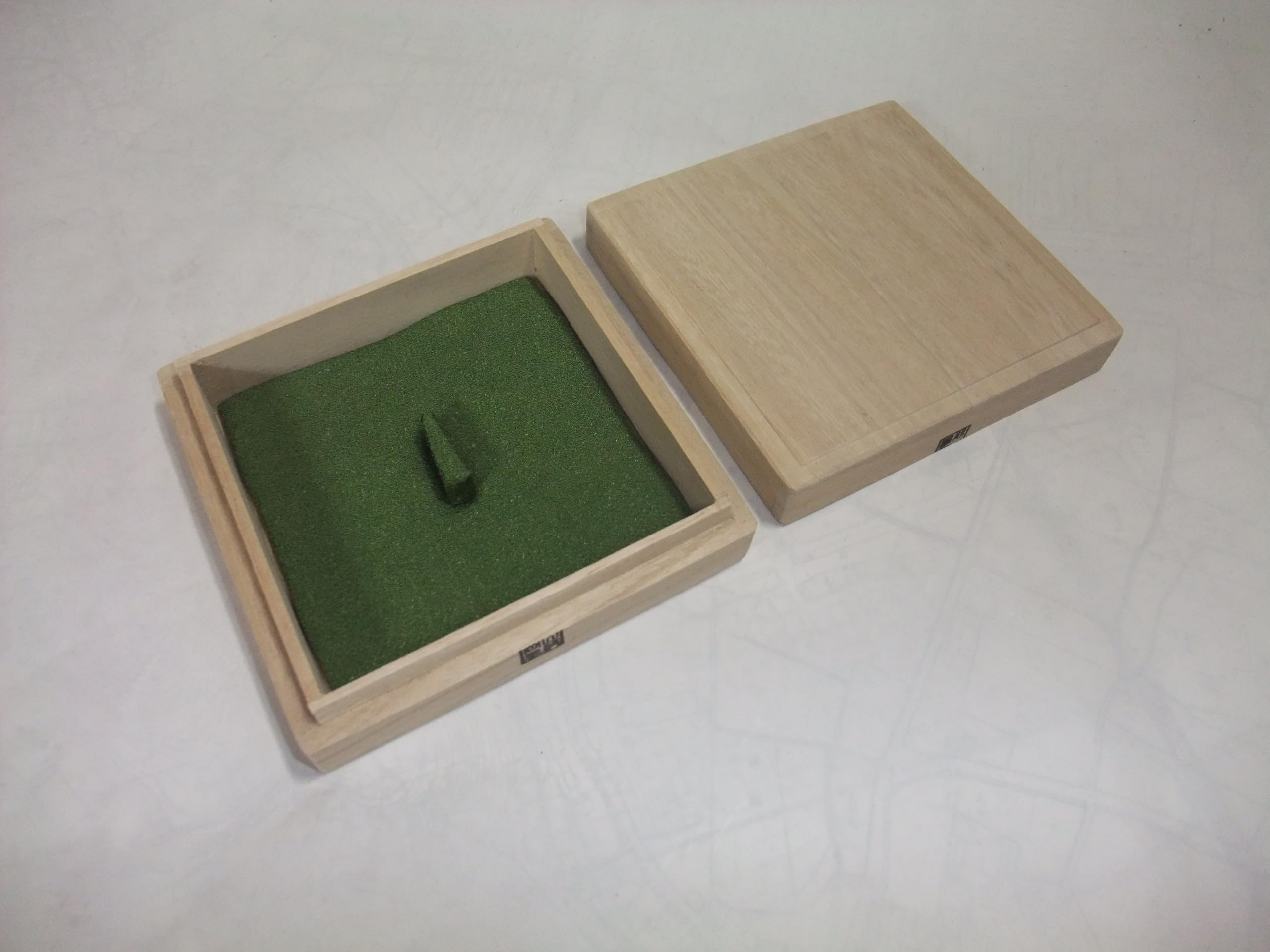 Amazon.co.jp: 鍔箱 緑色 刀装具入れ。 : スポーツ＆アウトドア