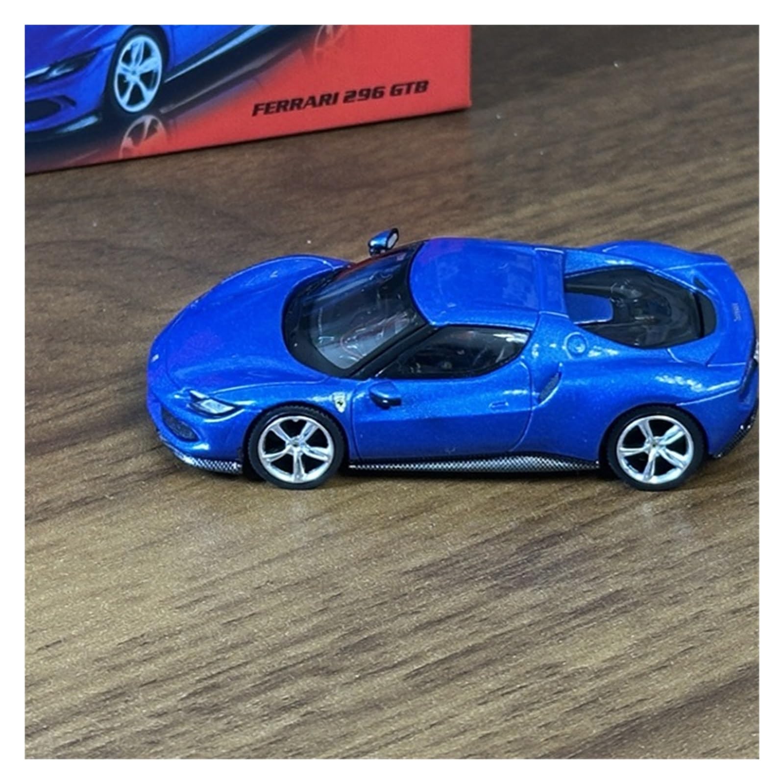 Metallo Scala Replica 1 64 Per Ferrari 296 GTB Blu Corsa Lega Berlina Modell Auto Da Collezione Wagon Giocattolo Per Gli Amanti Delle Hobby Veicoli Giochi Set