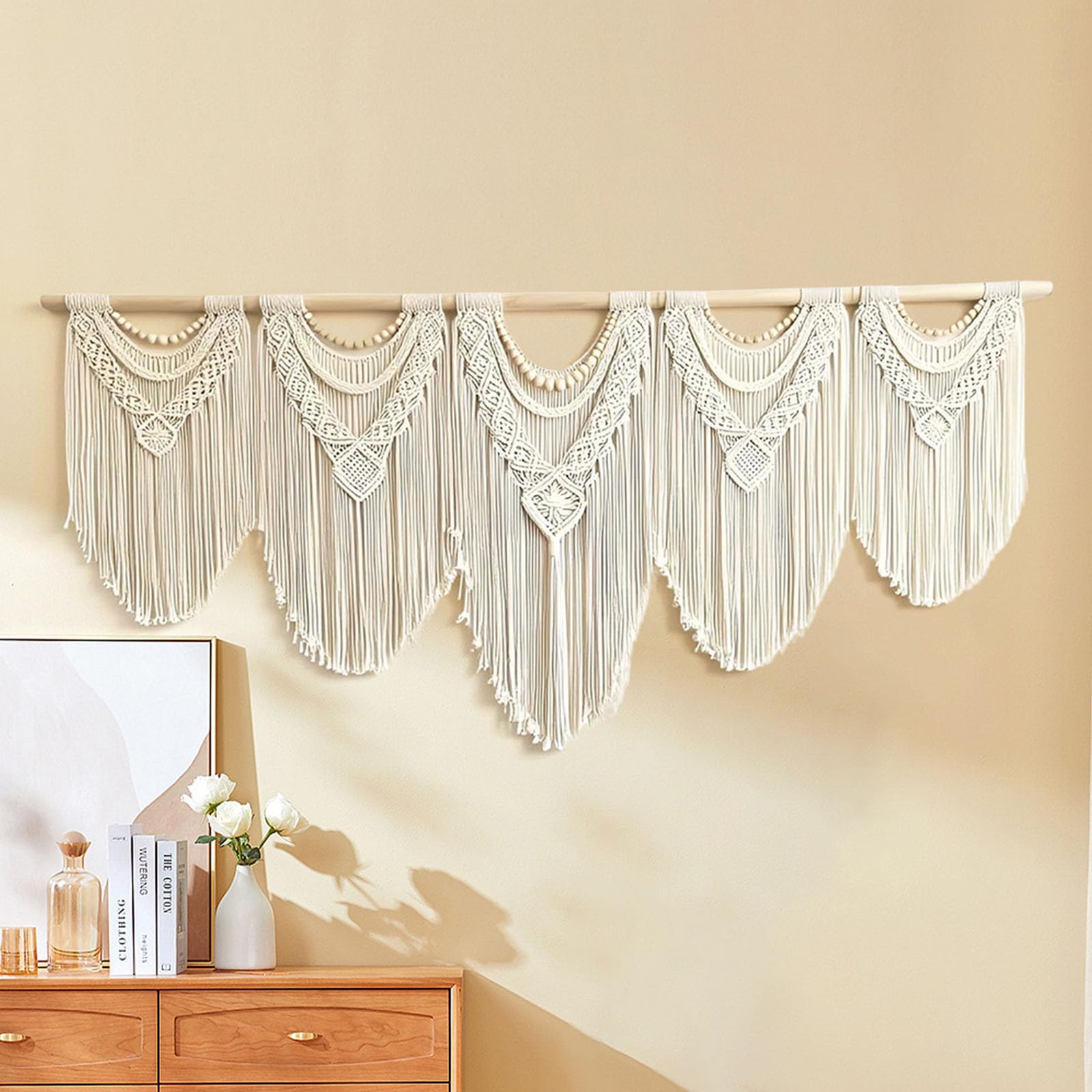 Wisząca na ścianie makrama, duży wystrój w stylu boho