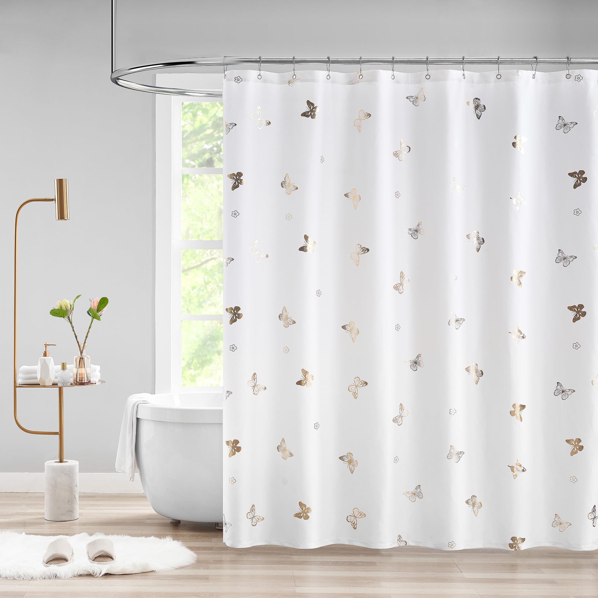 Rideau de douche papillon blanc doré pour ambiance spa et hôtel à la maison