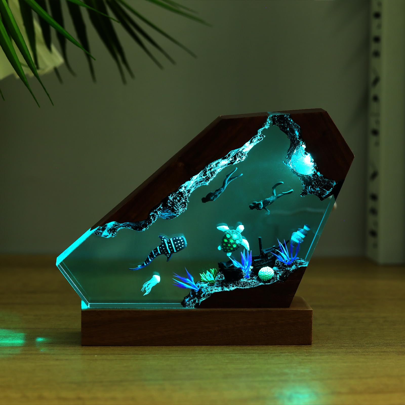 Drawelry Luce Notte Resina Epossidica Paesaggio Sottomarino 3D Artigianale, Decorazion Casa Base Legno, Mini Acquario Marino con Animali Marini Lampada per Cameretta Soggiorno Ufficio (A5)