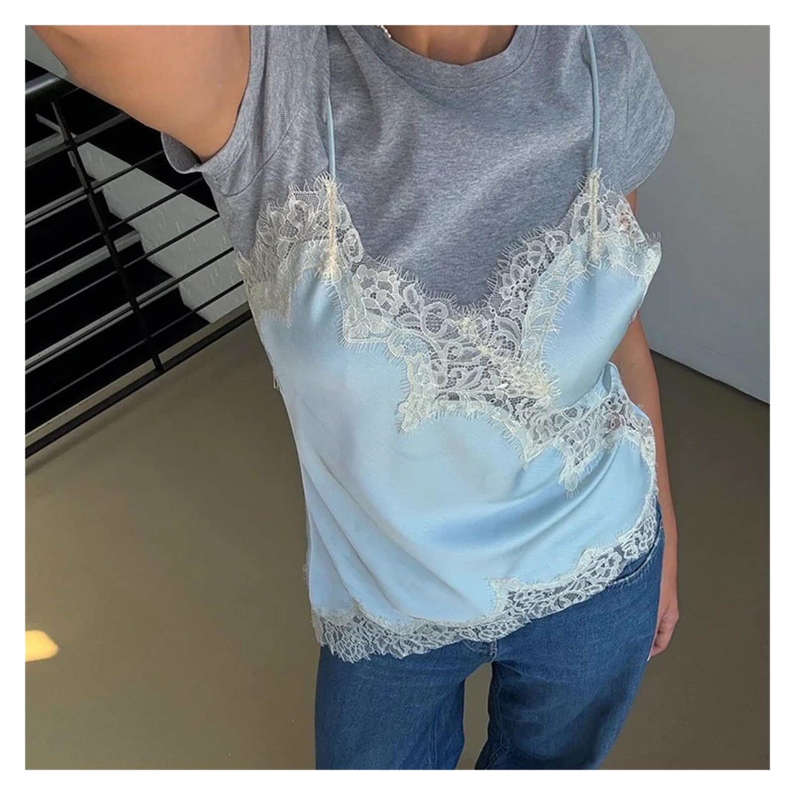 Top da Donna in Raso e Pizzo Canotte da Donna con Finiture in Pizzo Satinato | Canotta in seta con scollo a V e spalline sottili, schiena scoperta, elegante, streetwear