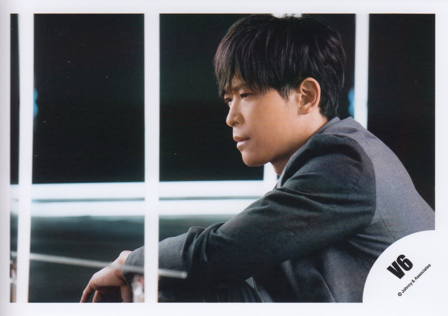Amazon.co.jp: V6 公式生写真（坂本昌行）VS00033 : おもちゃ