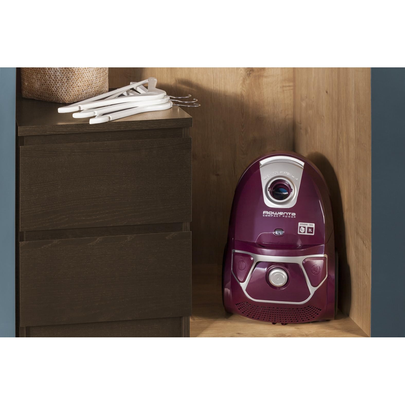 Rowenta Compact Power Aspirateur avec sac, Moteur basse consommation de 900 W max, Compact, Haute filtration, Capacité 3 L RO3969EA, Aubergine