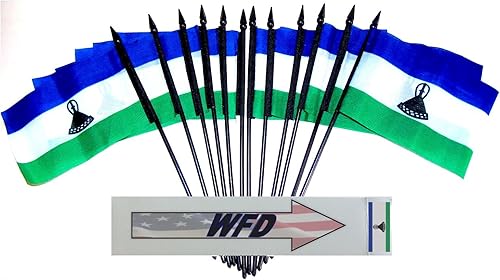 Miniatura 55 de Banderas de escritorio de Nicaragua, paquete de 12 banderas pequeñas de poliéster de 4 x 6 pulgadas en miniatura para mesa de oficina, pequeñas