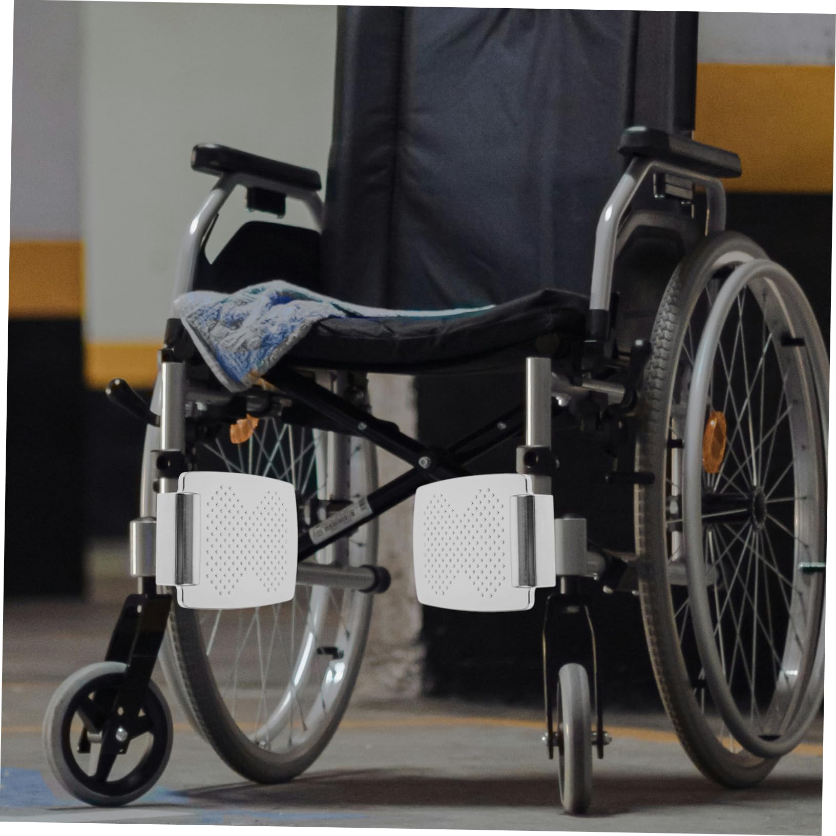 Reposapiés Elevables Aplicables para Silla de Ruedas 2 Piezas, Placa de Aluminio de 7 Pulgadas, Diseño Resistente y Ergonómico, Accesorios para Movilidad y Uso Doméstico, Soporte