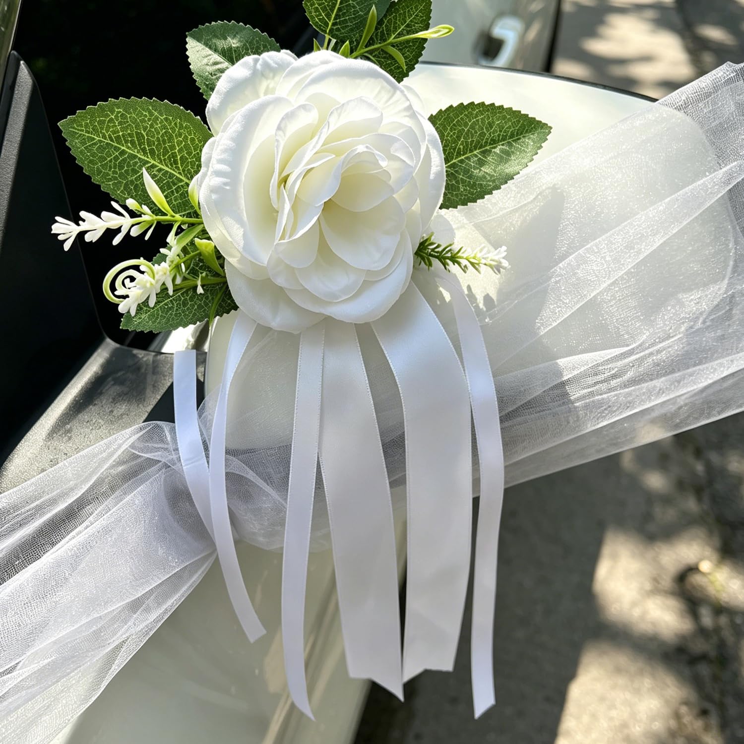 Weiß Herzförmig Autoschmuck Hochzeit Motorhaube, Hochzeit Autoschleifen,Auto Girlande, Auto Schmuck Braut Paar Rose Deko, Seidenblumen für Hochzeitsauto mit Extrastarken Saugnäpfen und 2x240cm Organza