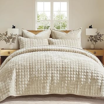 RECYCO Luxury Velvet Quilt Set, California King 118 x 106 Oversized Bedspread, Ultra Soft Velvet Comforter, Lightweight Box Stitch Bedding Sets for All Season, with 2 Shams, Beige