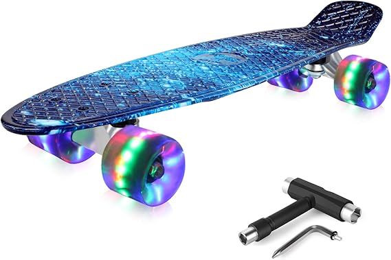 BELEEV Kinder Skateboard 22 Zoll mit LED Leuchtrollen Wheels, Komplette Mini Cruiser Skateboard für Kinder Jugendliche Erwachsene, LED Leuchtrollen mit All-in-one Skate T-Tool für Anfänger BELEEV Kinder Skateboard 22 Zoll mit LED Leuchtrollen Wheels, Komplette Mini Cruiser Skateboard für Kinder Jugendliche Erwachsene, LED Leuchtrollen mit All-in-one Skate T-Tool für Anfänger