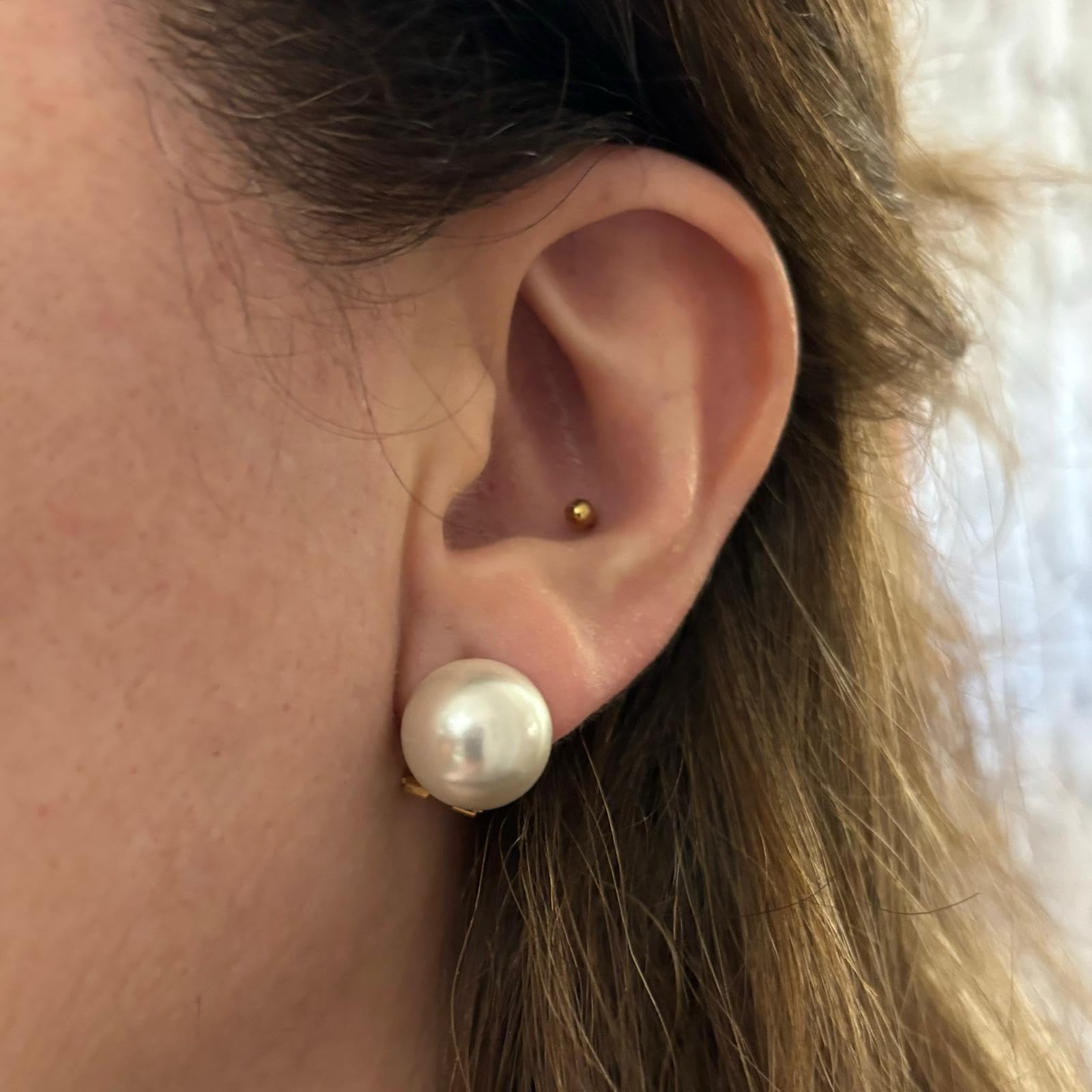 Pendientes de Plata de ley chapada en Oro media Perla sintética 14mm cierre omega