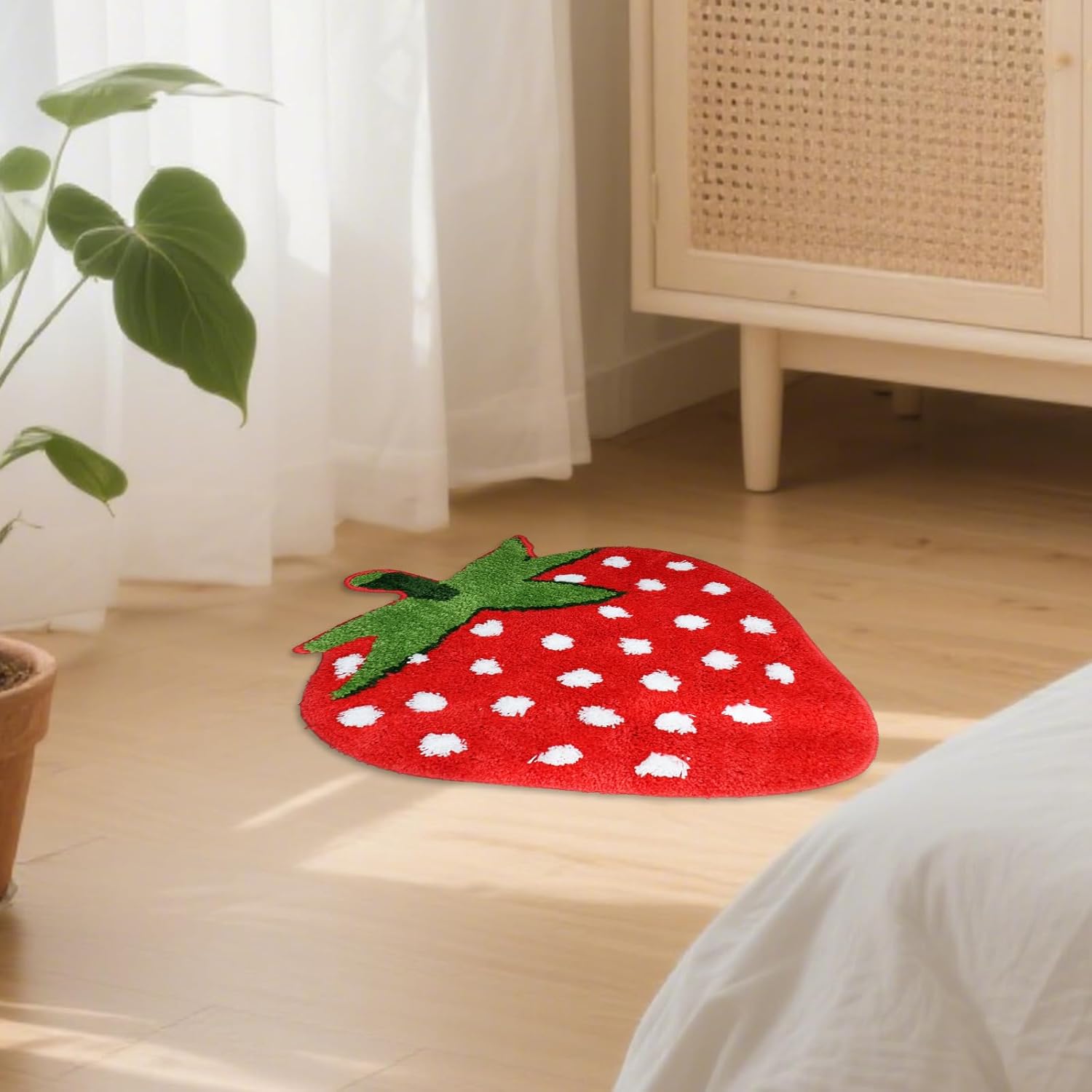 Cute Strawberry Bath Mat, Fruit Decor Door Mat Bathroom Area Rug Non-Slip Soft & Absorbent Plush Coral Fabric Toilet Bathtub Bathmat Washable 27.5" x 21.6"